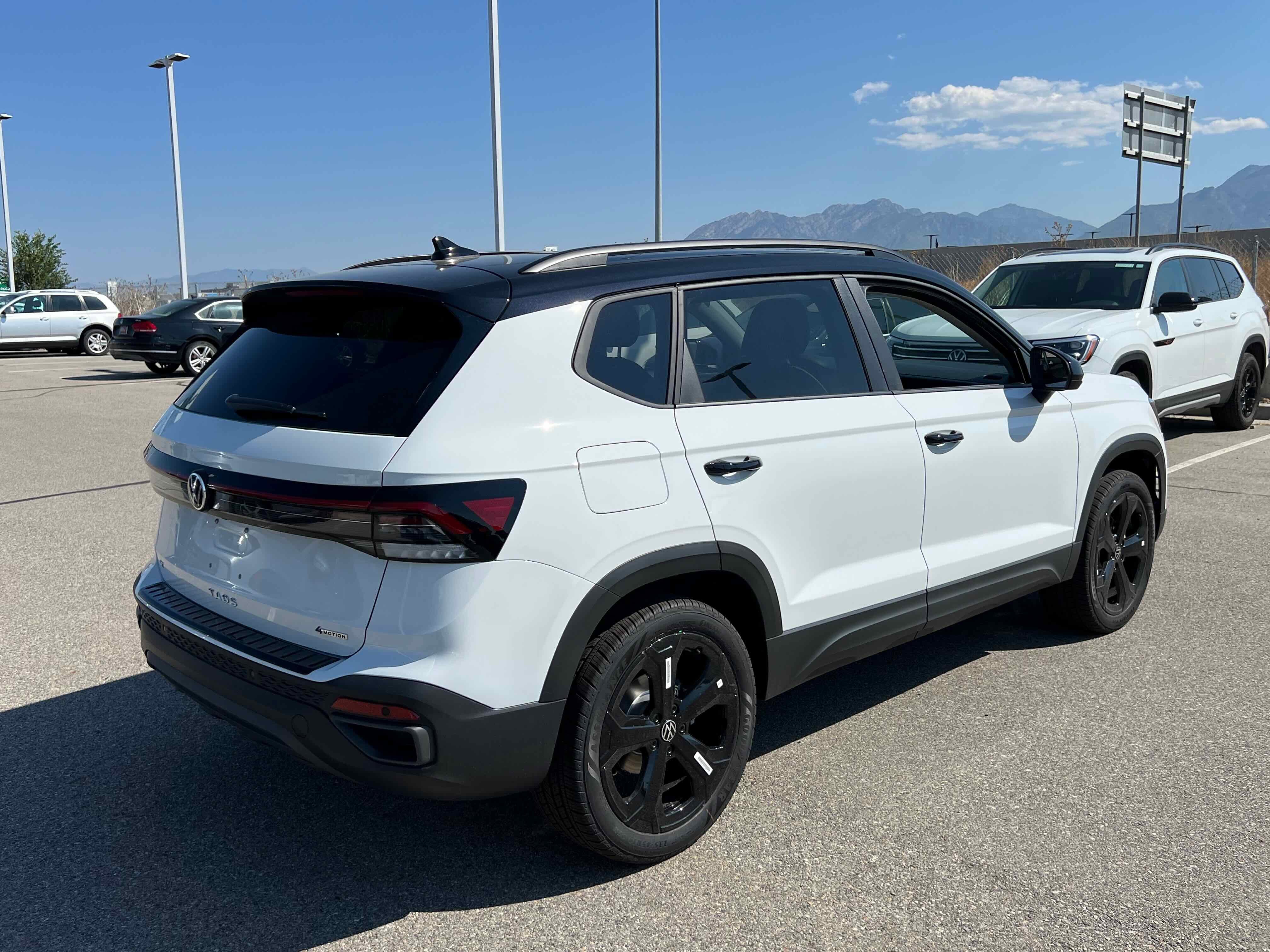 2025 Volkswagen Taos SE Black