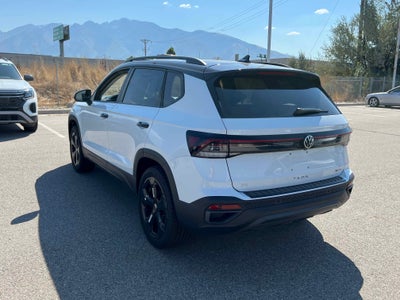2025 Volkswagen Taos SE Black