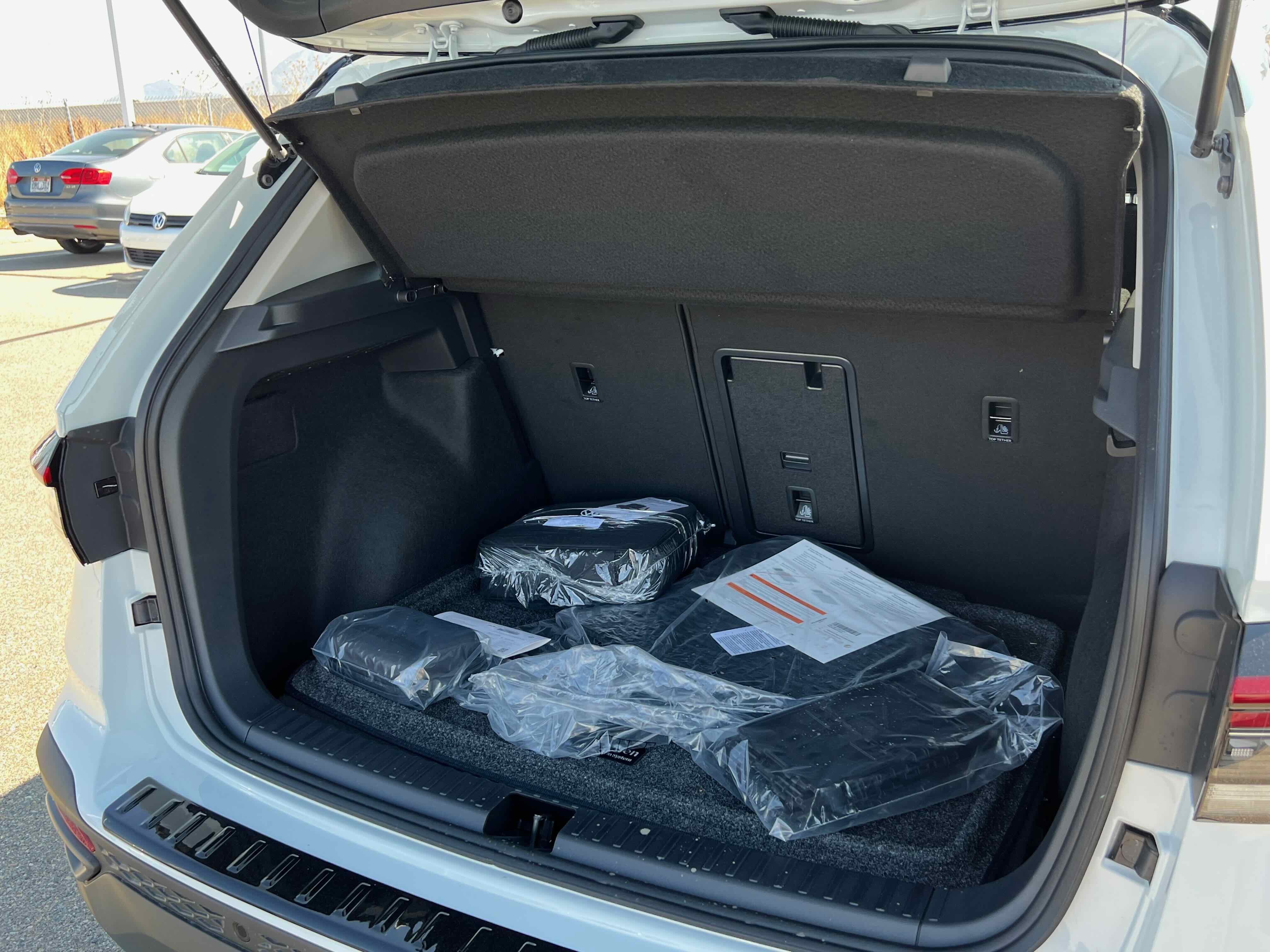 2025 Volkswagen Taos SE Black