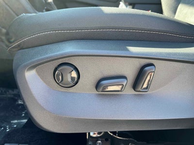 2025 Volkswagen Taos SE Black