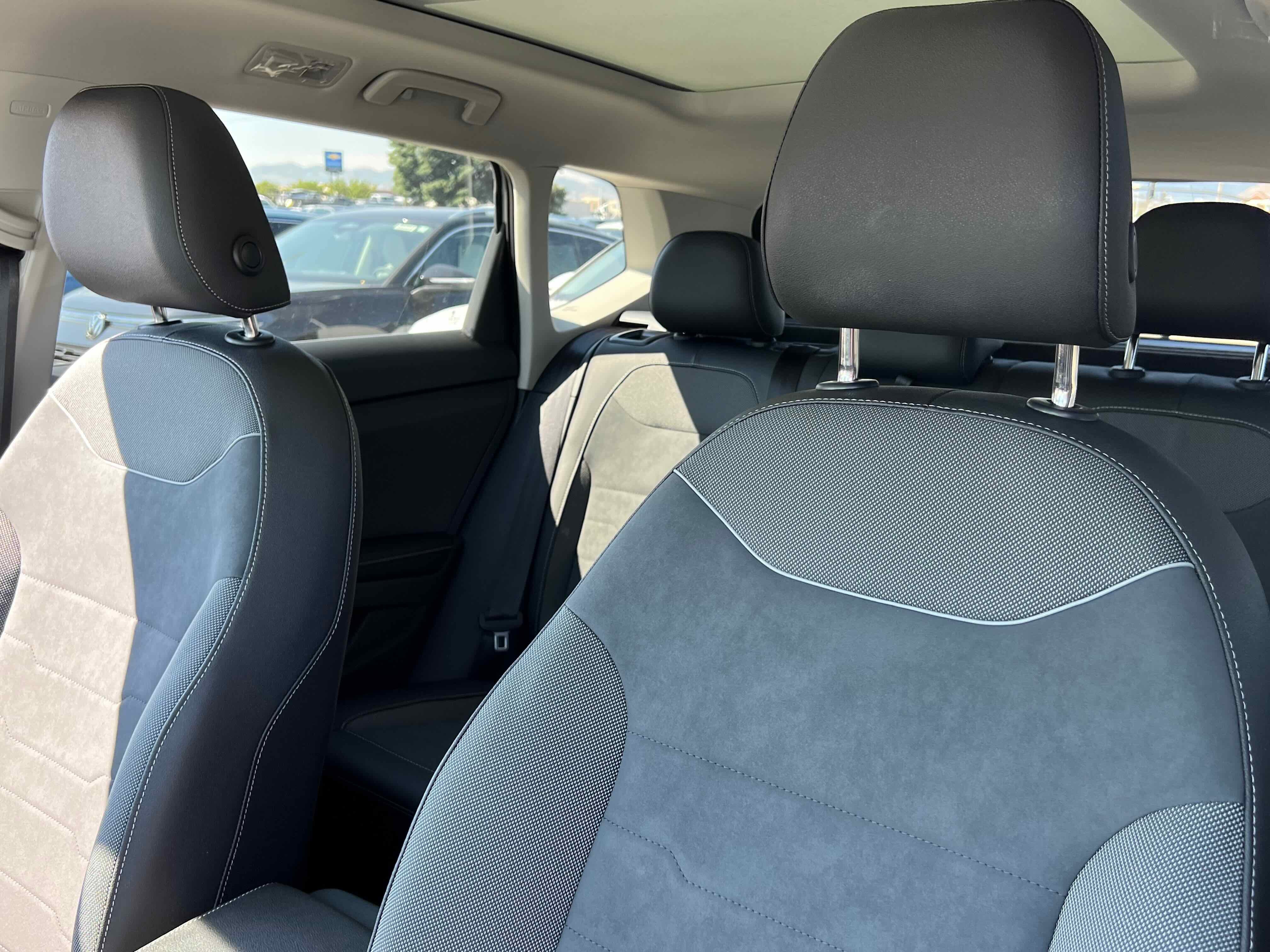 2025 Volkswagen Taos SE Black