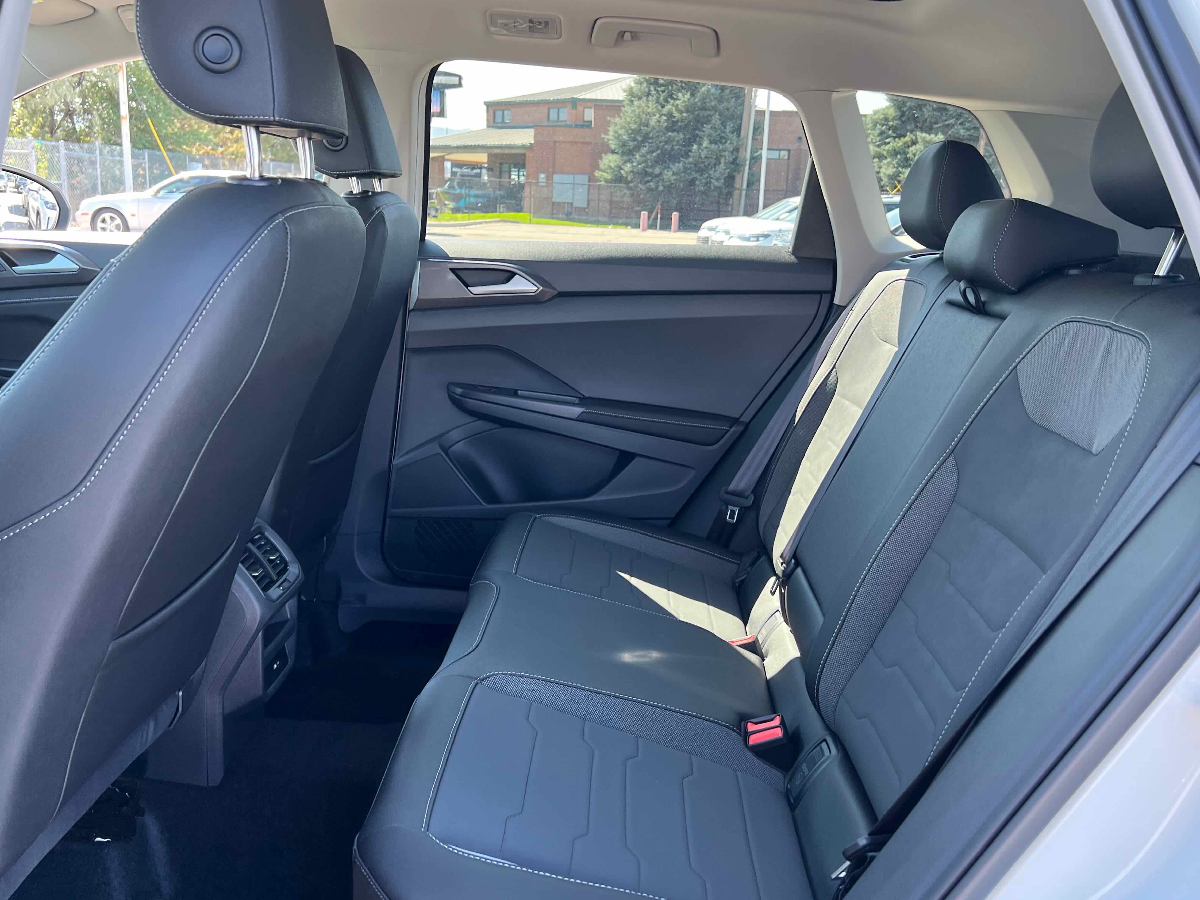 2025 Volkswagen Taos SE Black