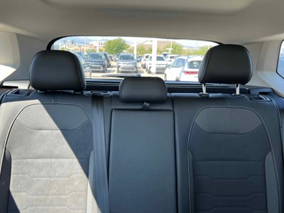 2025 Volkswagen Taos SE Black