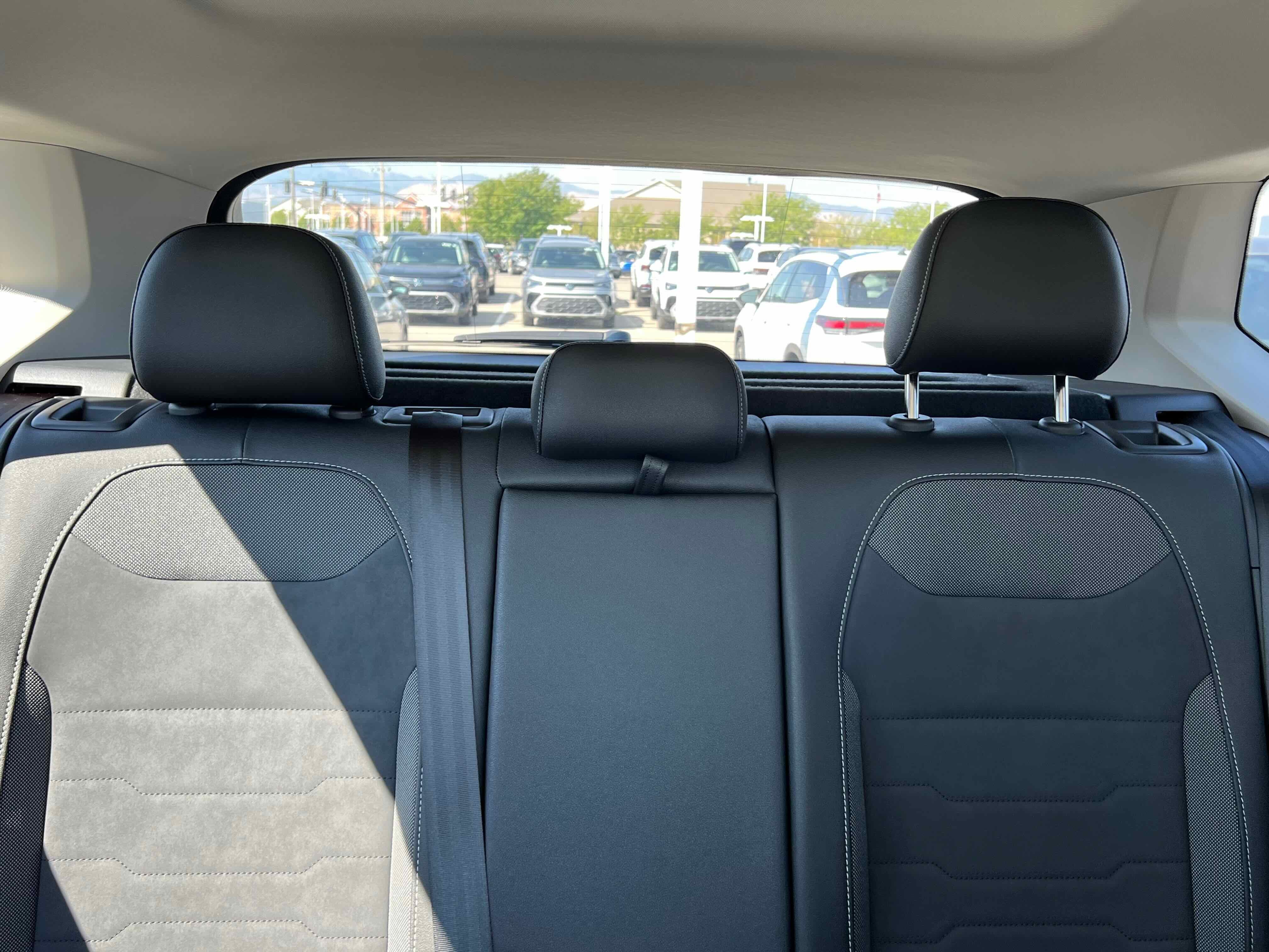 2025 Volkswagen Taos SE Black