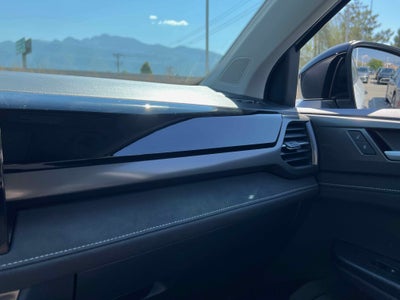 2025 Volkswagen Taos SE Black