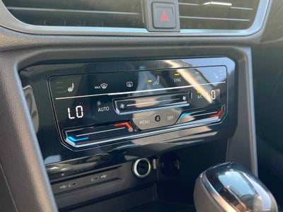 2025 Volkswagen Taos SE Black