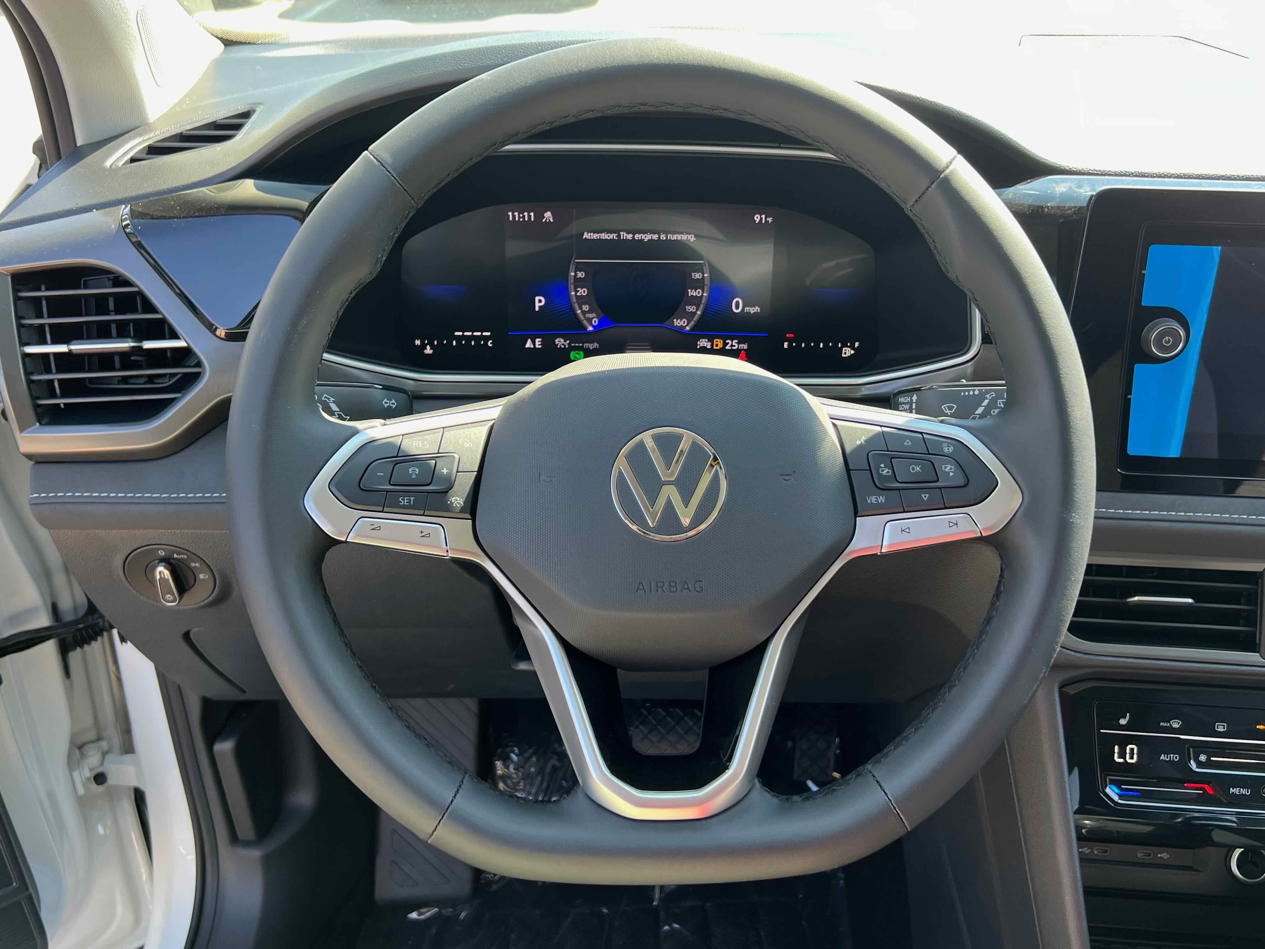 2025 Volkswagen Taos SE Black