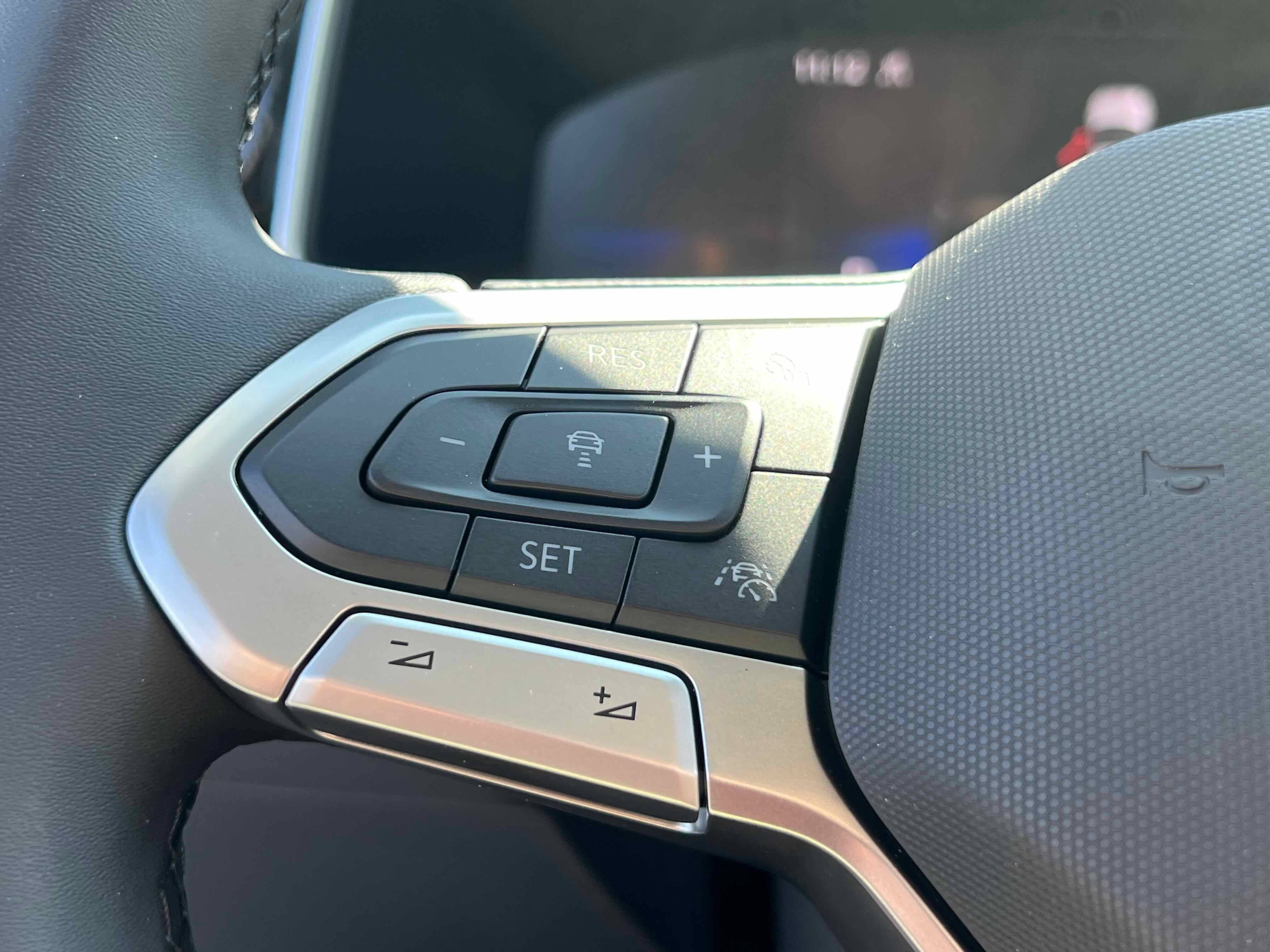 2025 Volkswagen Taos SE Black