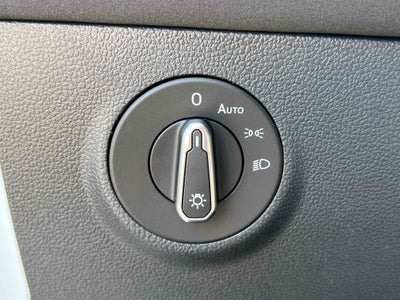 2025 Volkswagen Taos SE Black