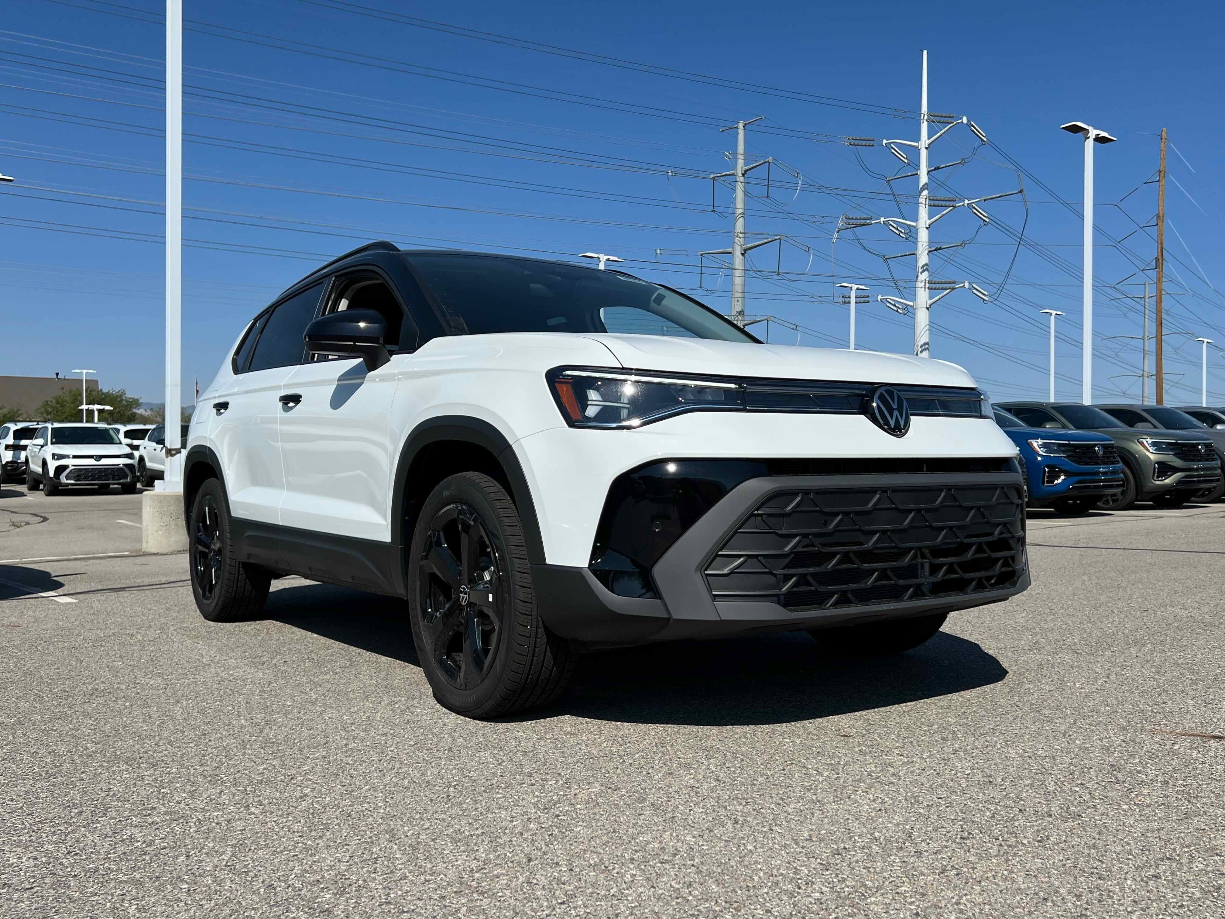 2025 Volkswagen Taos SE Black