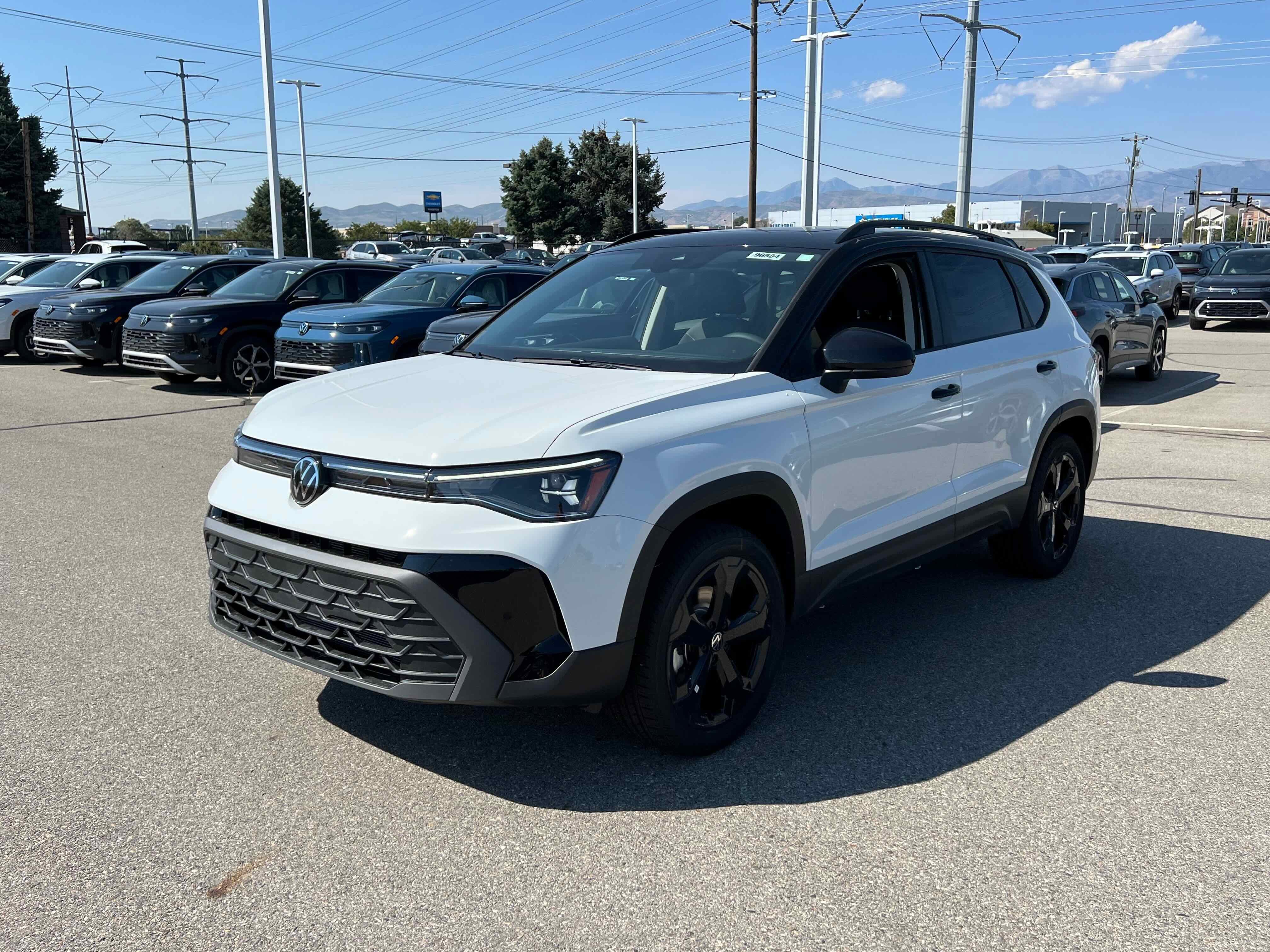 2025 Volkswagen Taos SE Black