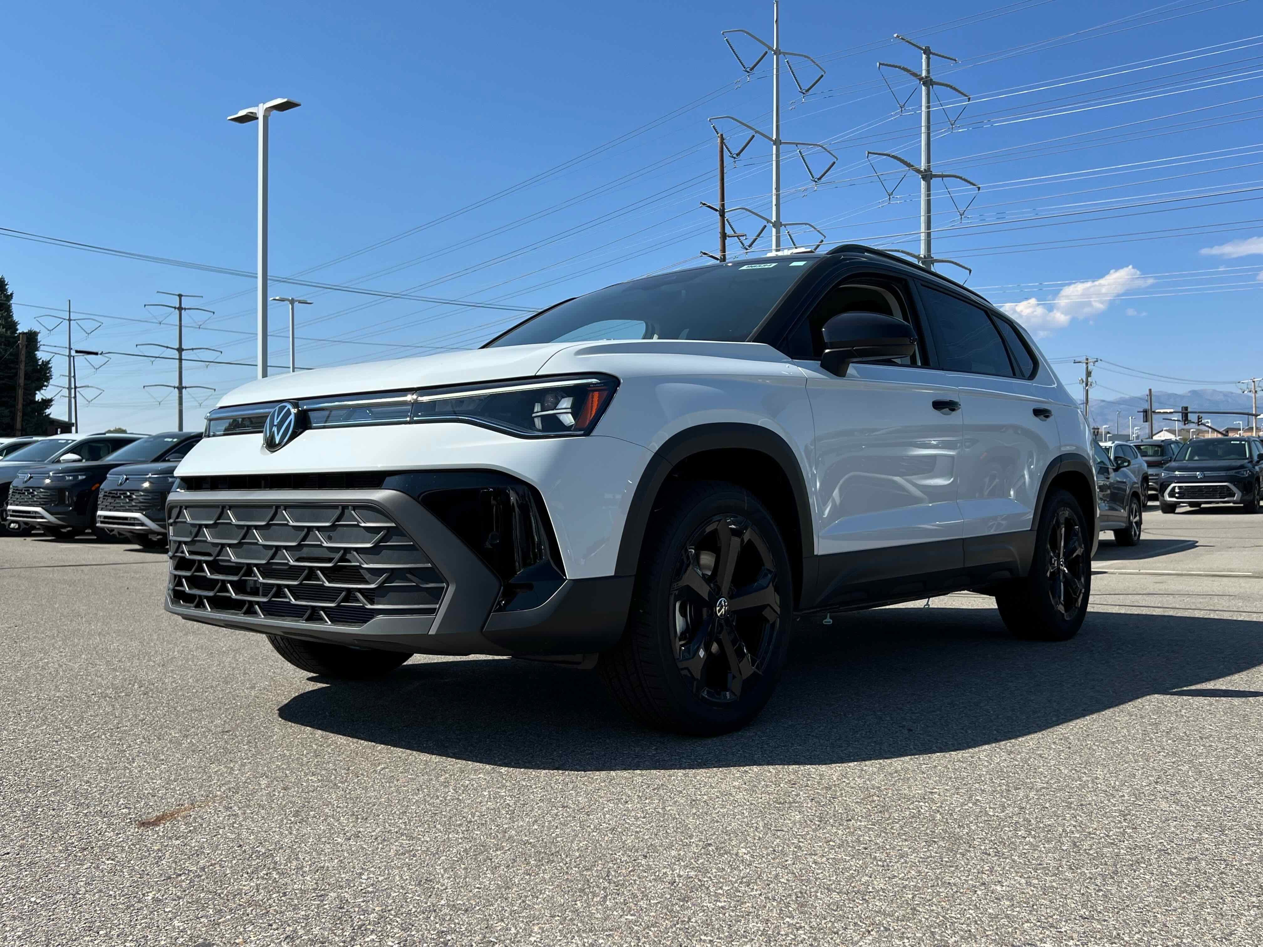 2025 Volkswagen Taos SE Black