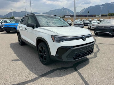 2025 Volkswagen Taos SE Black