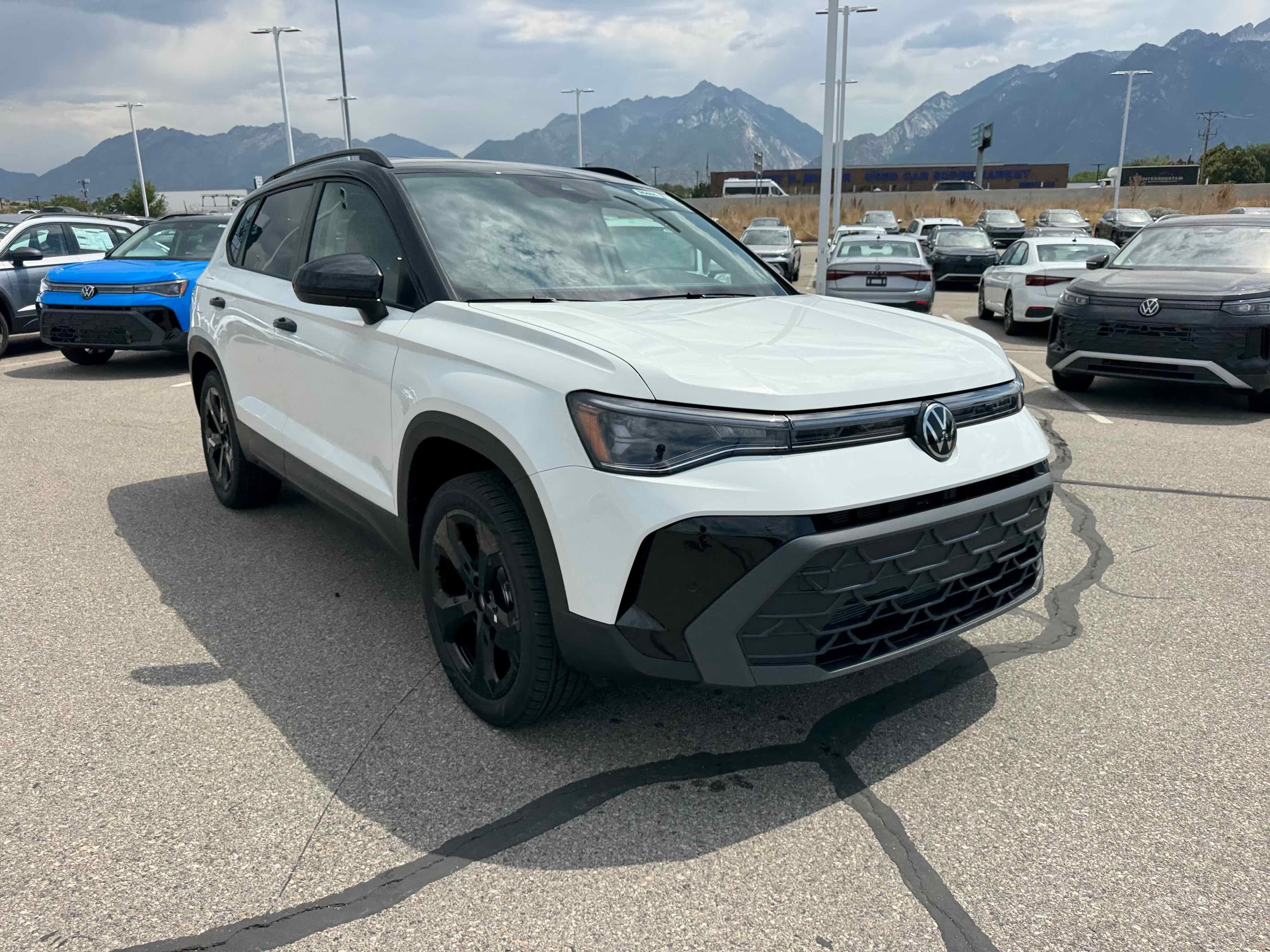 2025 Volkswagen Taos SE Black