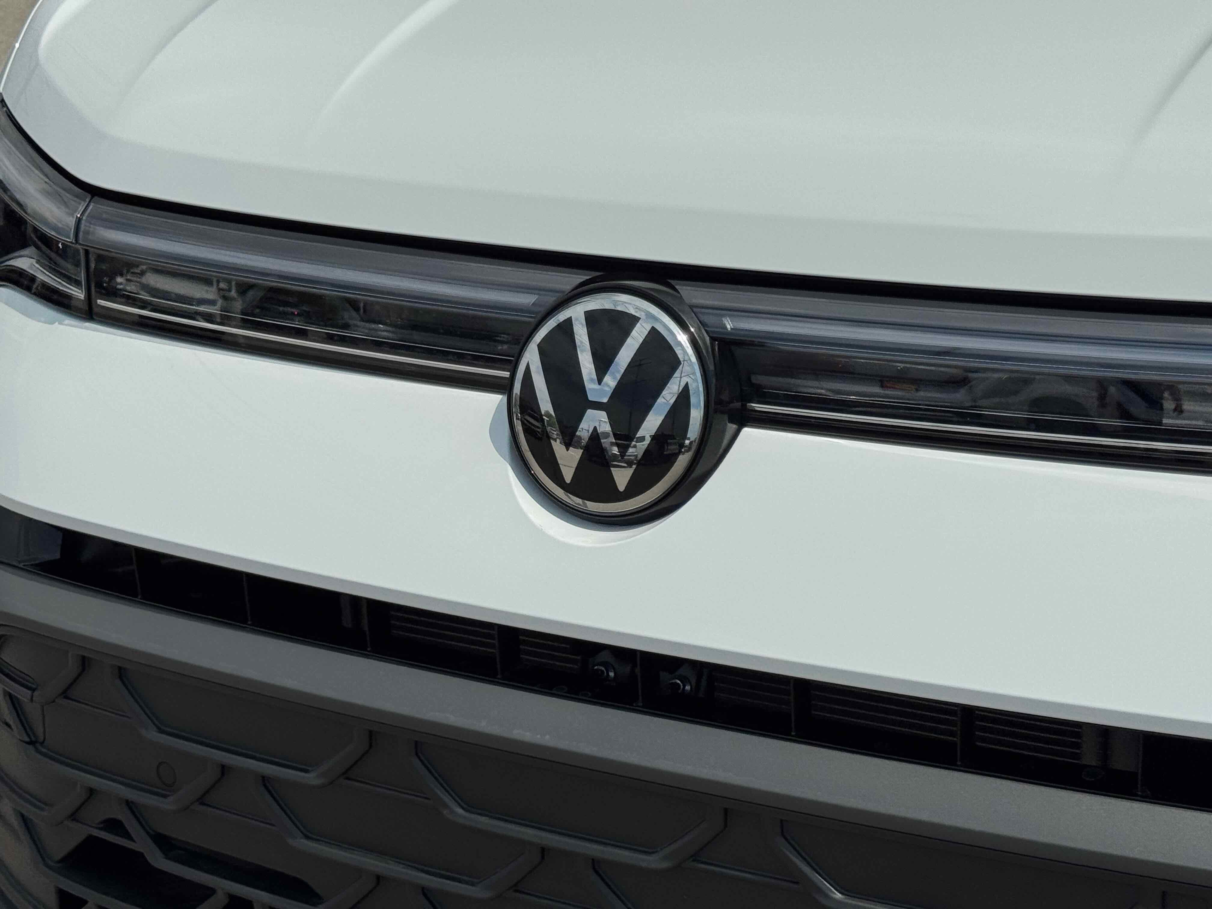 2025 Volkswagen Taos SE Black