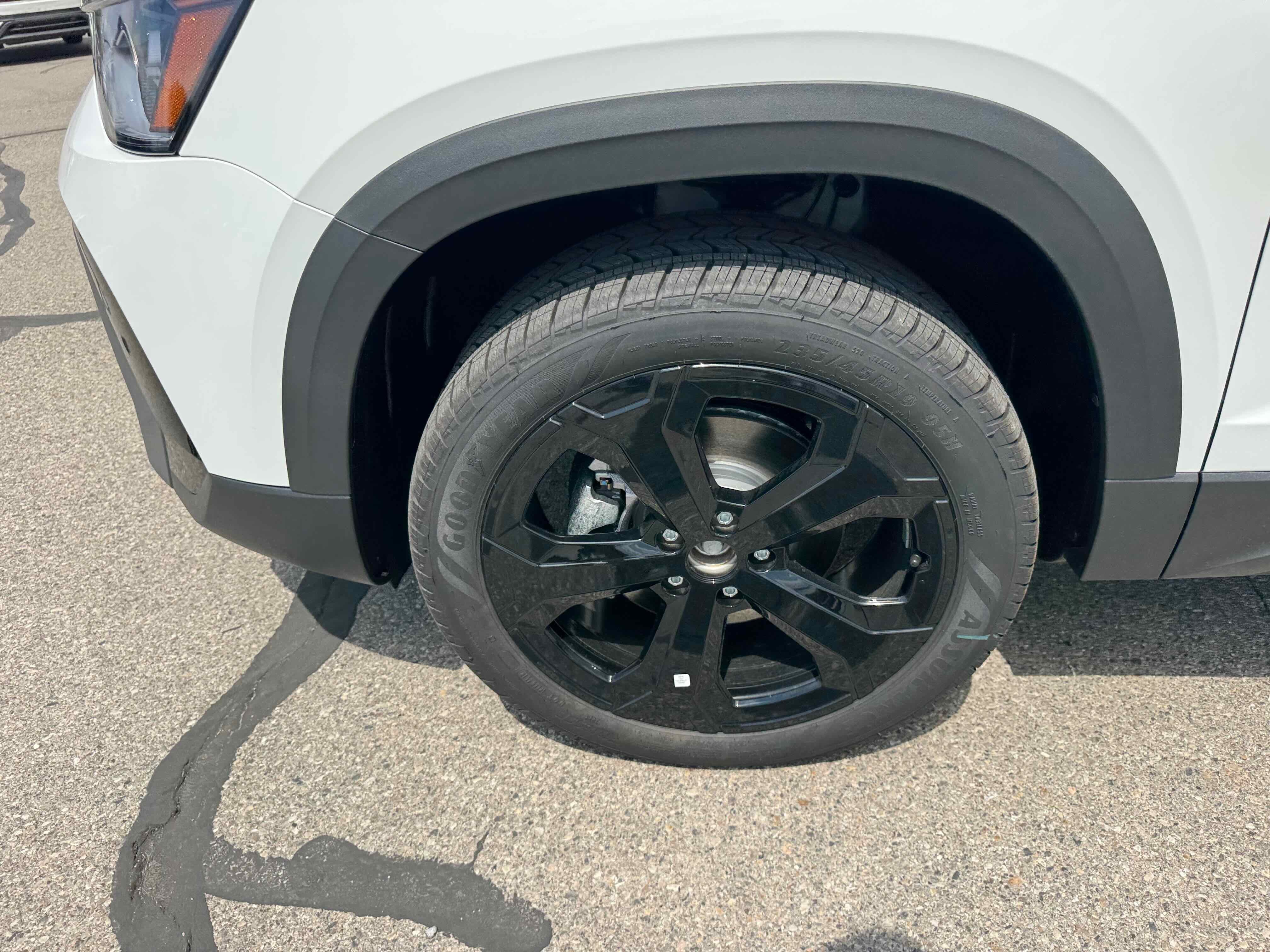 2025 Volkswagen Taos SE Black