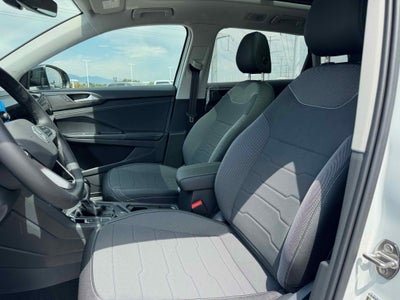 2025 Volkswagen Taos SE Black