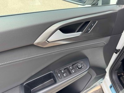 2025 Volkswagen Taos SE Black