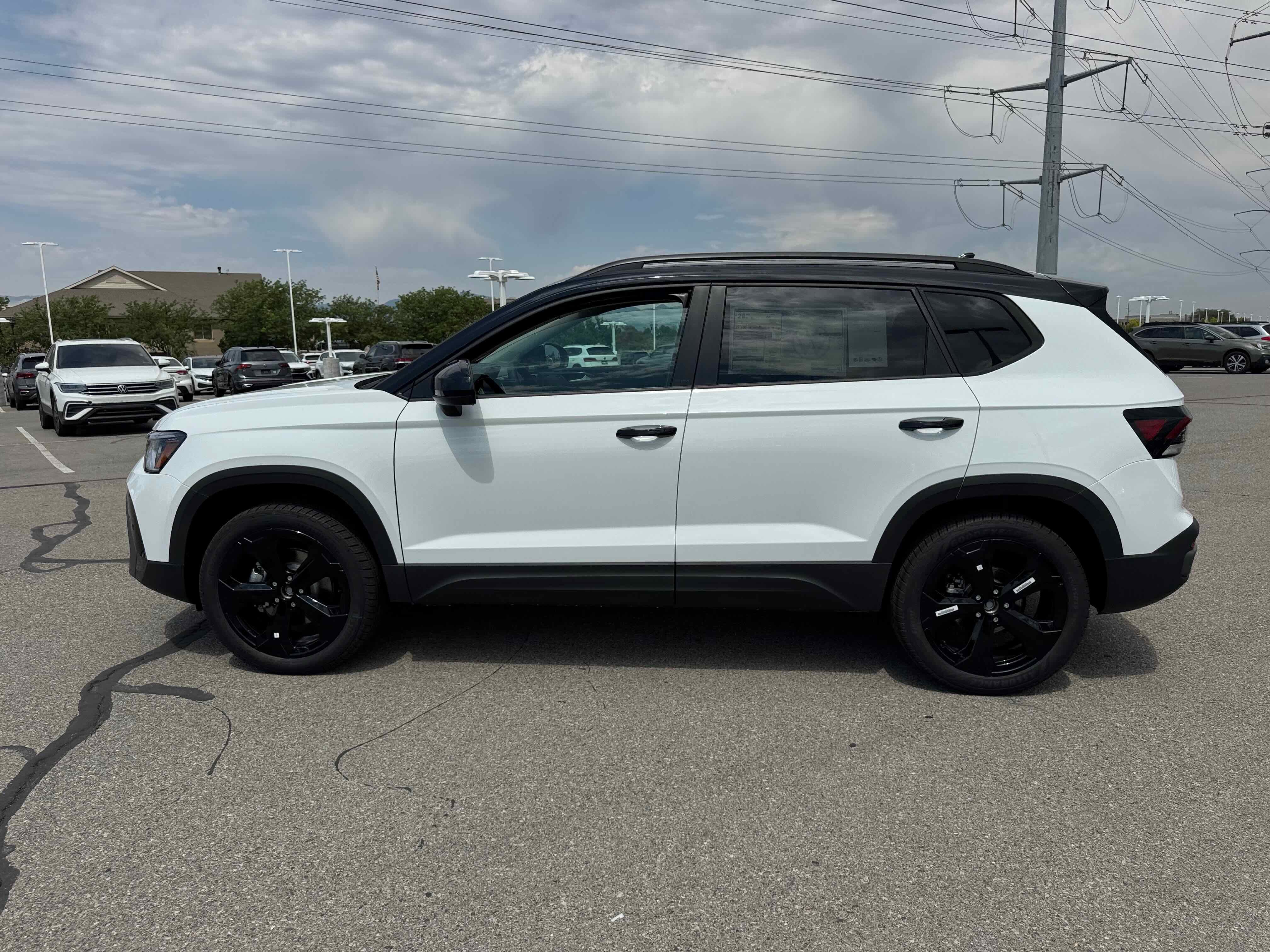 2025 Volkswagen Taos SE Black