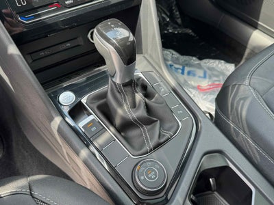 2025 Volkswagen Taos SE Black