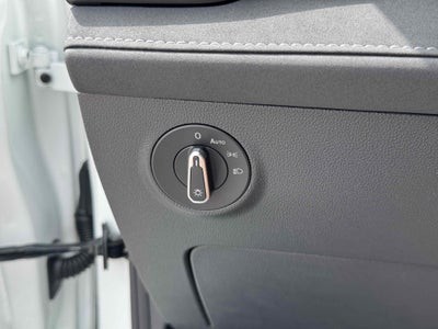 2025 Volkswagen Taos SE Black