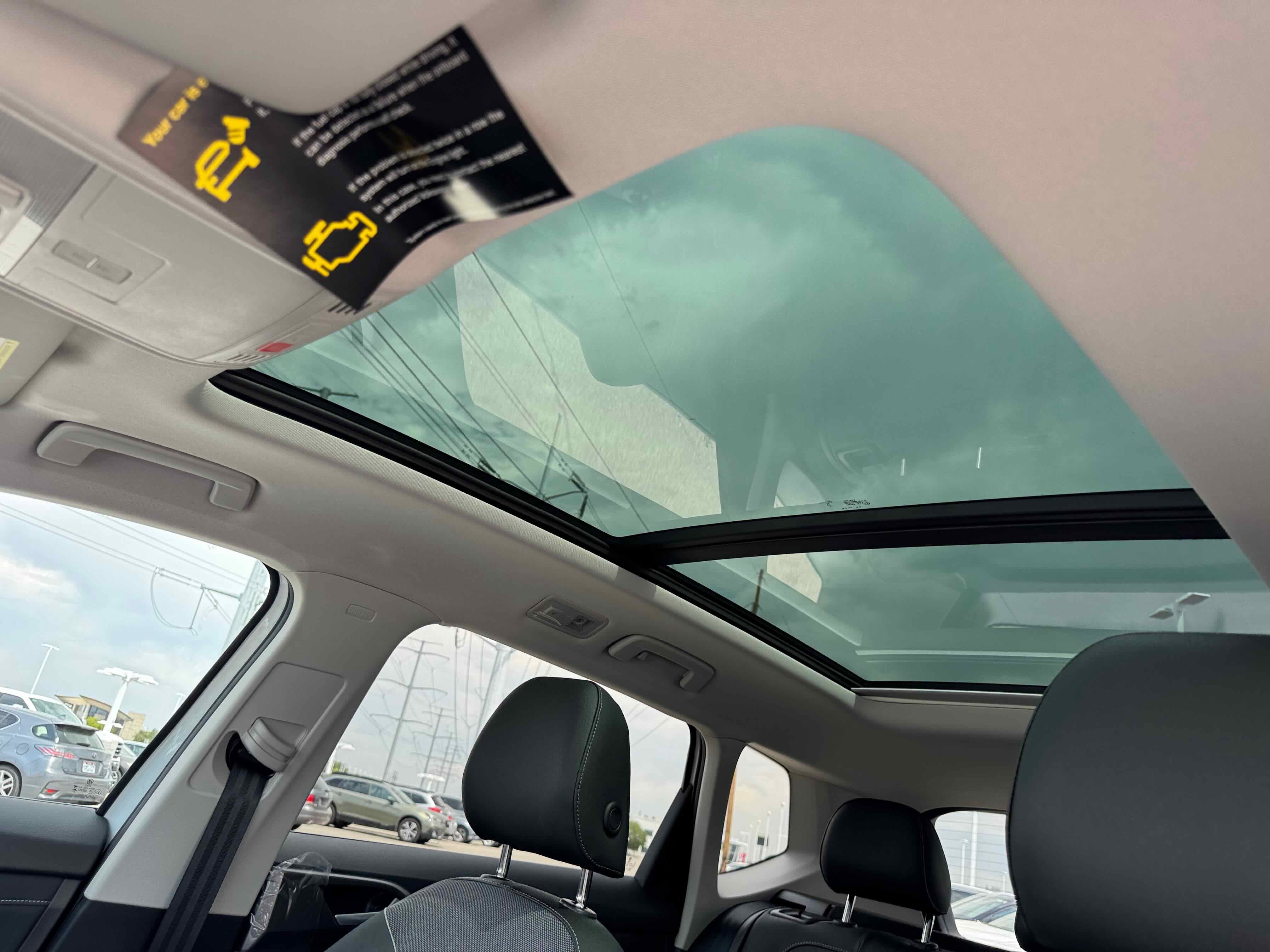 2025 Volkswagen Taos SE Black