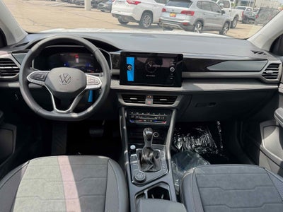 2025 Volkswagen Taos SE Black