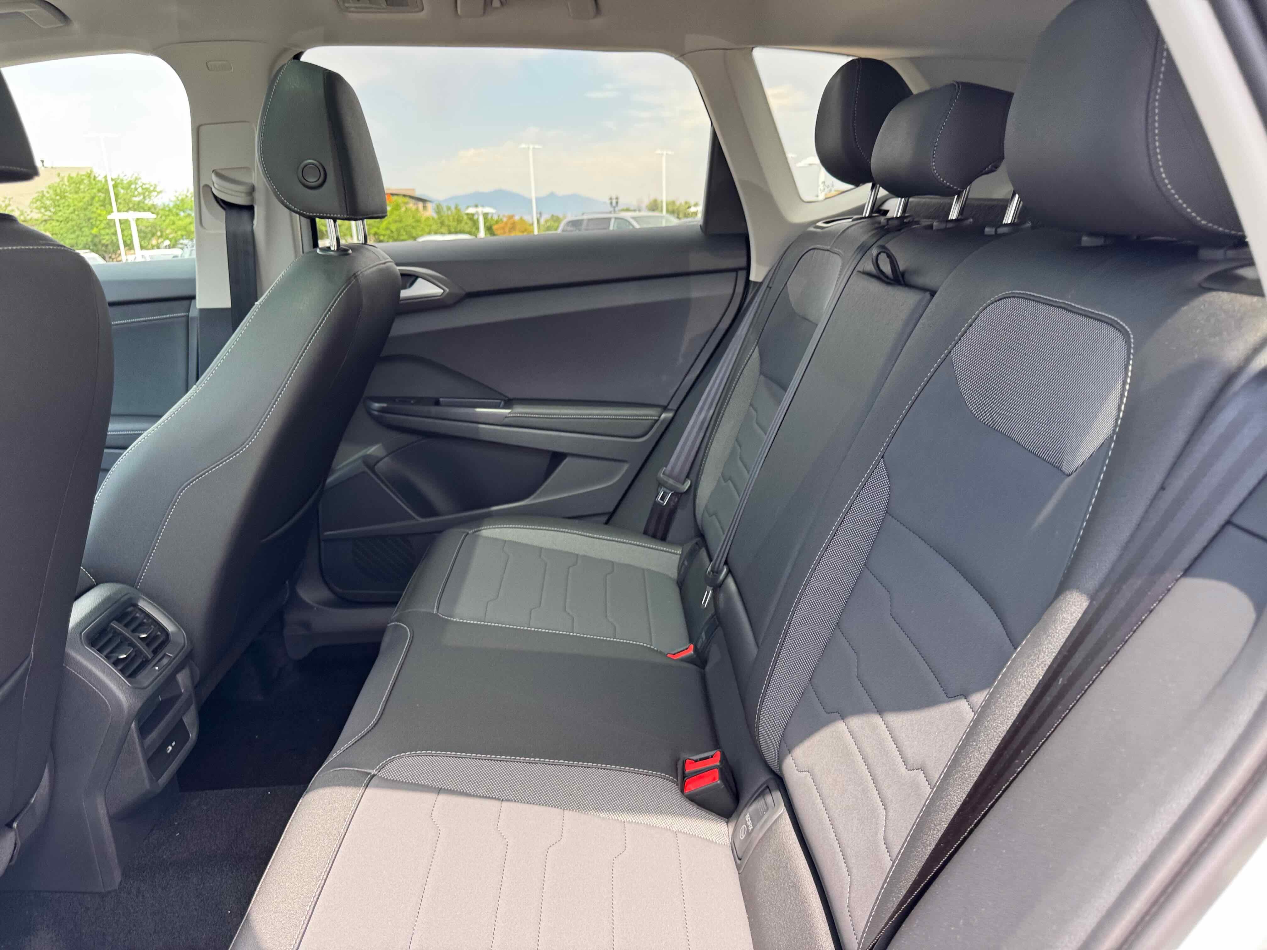 2025 Volkswagen Taos SE Black