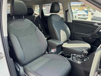 2025 Volkswagen Taos SE Black