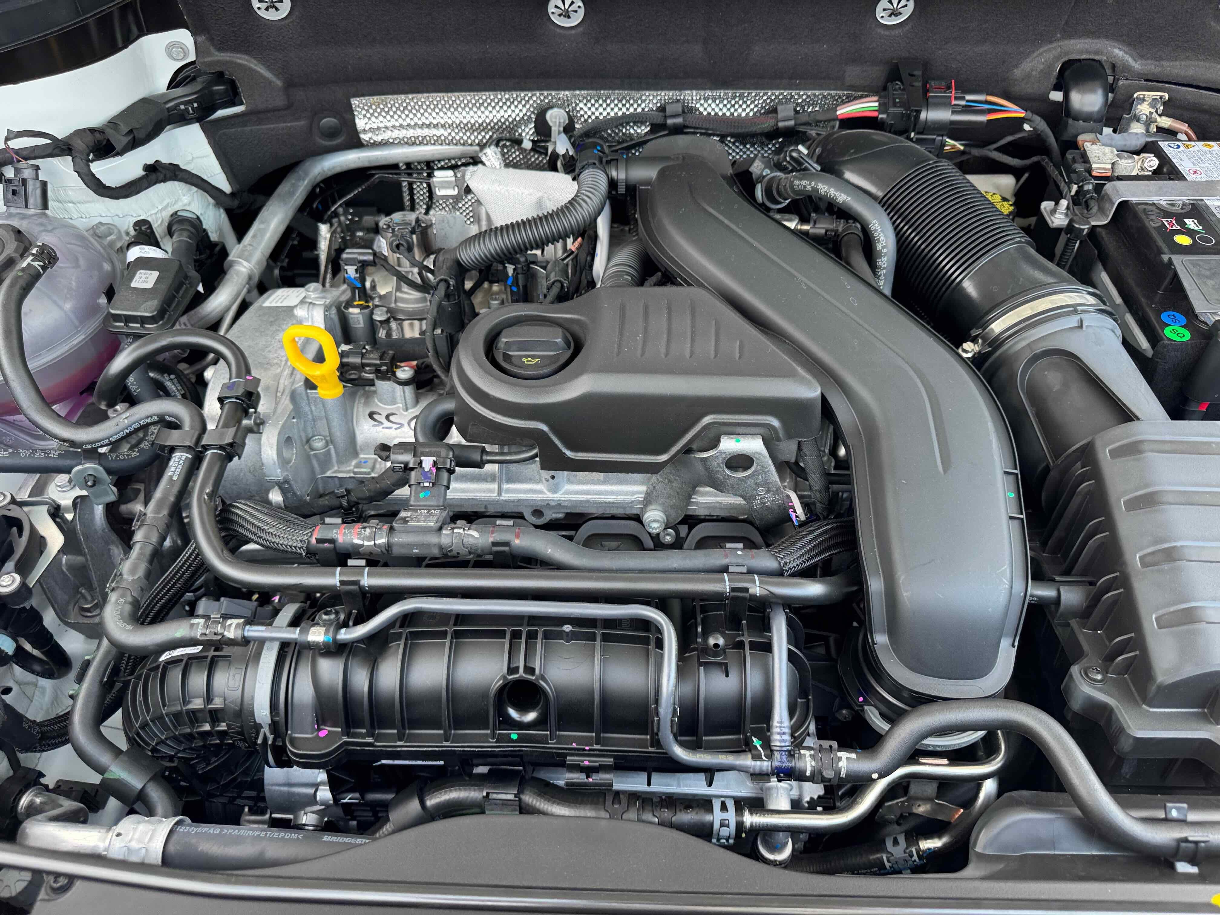 2025 Volkswagen Taos SE Black