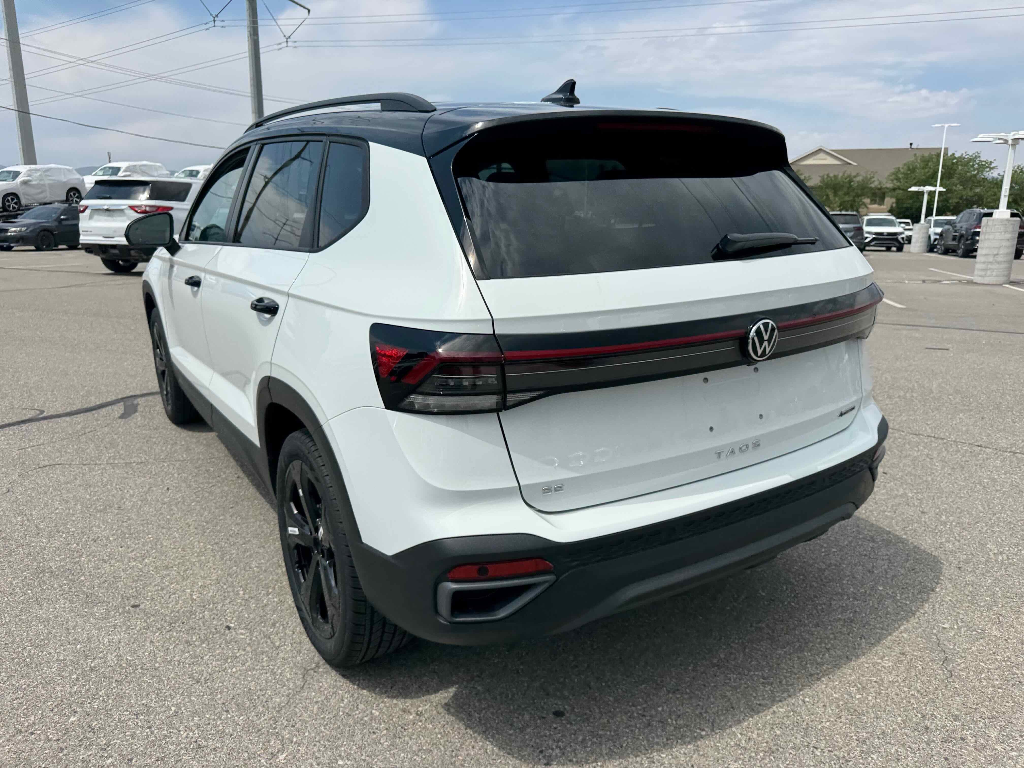 2025 Volkswagen Taos SE Black