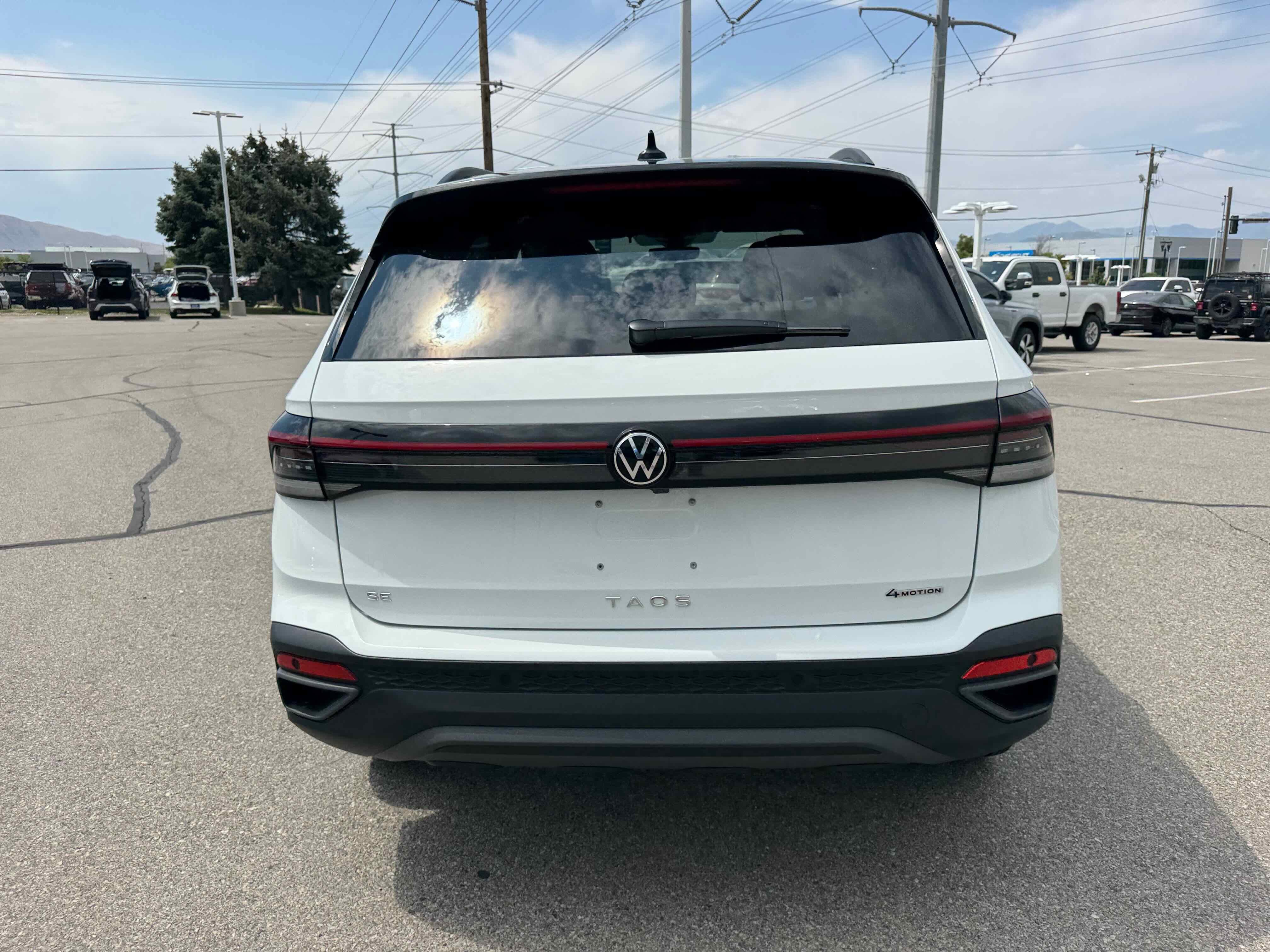 2025 Volkswagen Taos SE Black