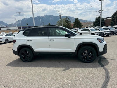 2025 Volkswagen Taos SE Black