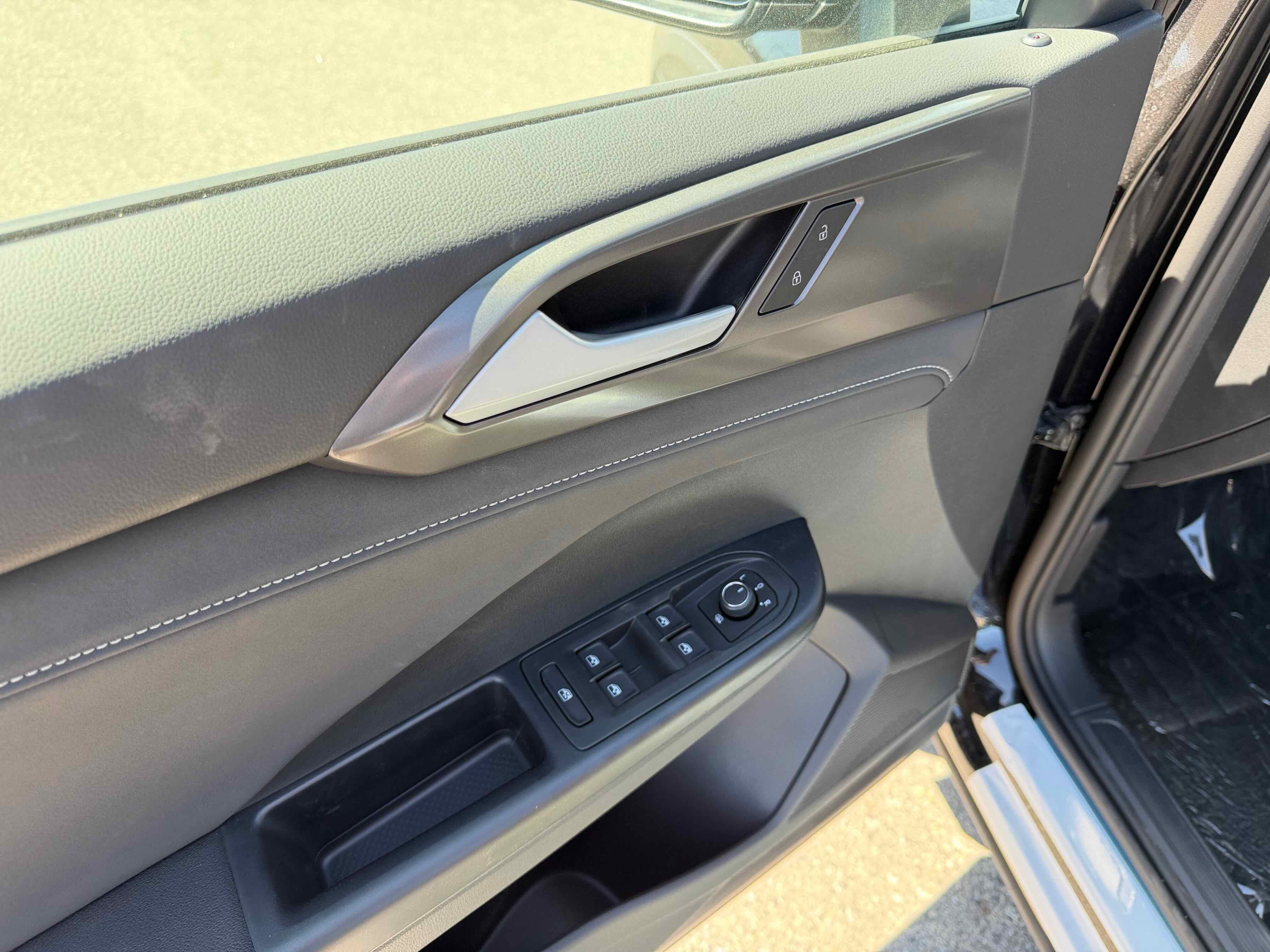 2026 Volkswagen Taos SE Black