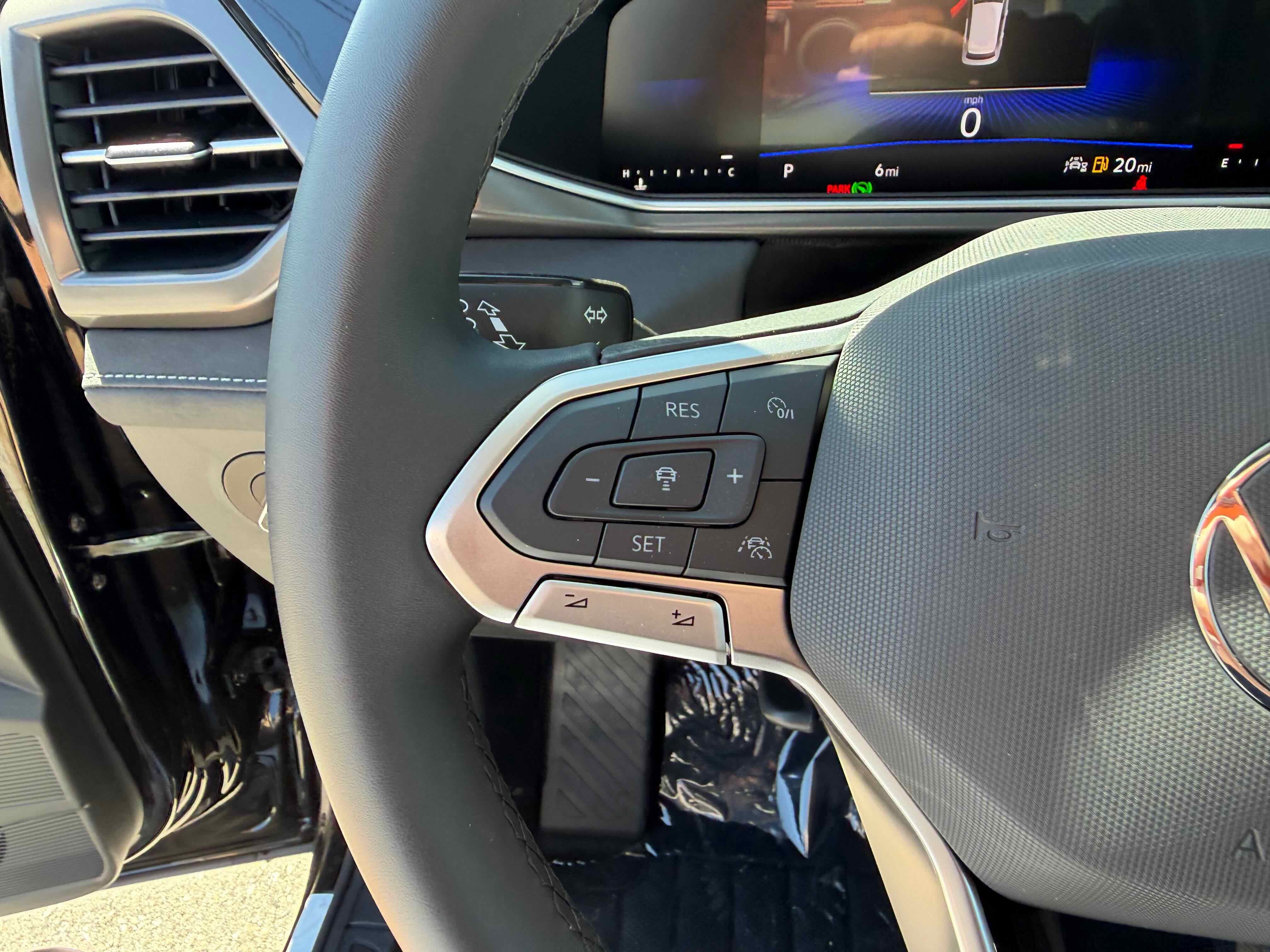 2026 Volkswagen Taos SE Black