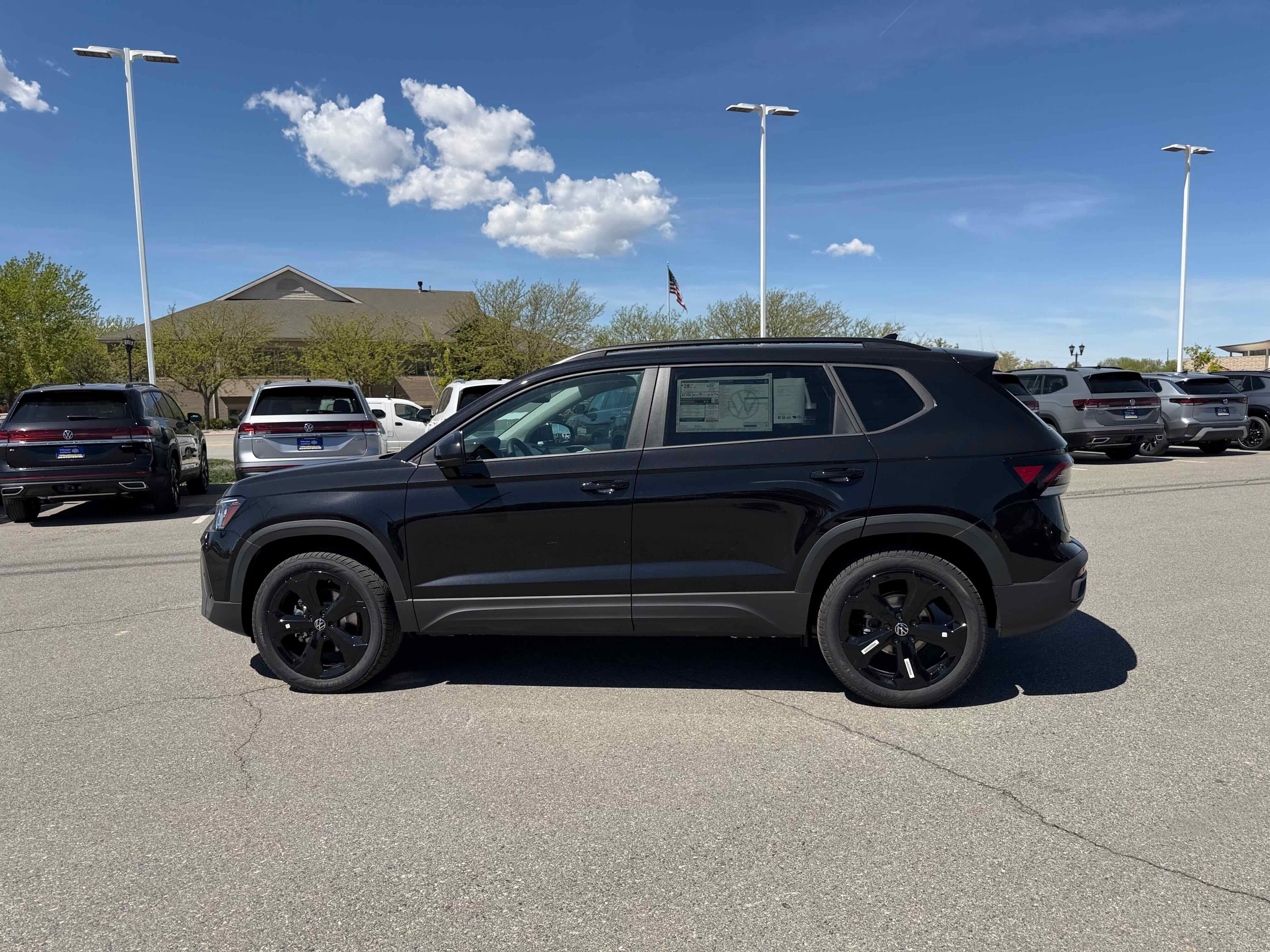 2026 Volkswagen Taos SE Black