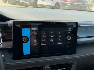 2026 Volkswagen Taos SE Black