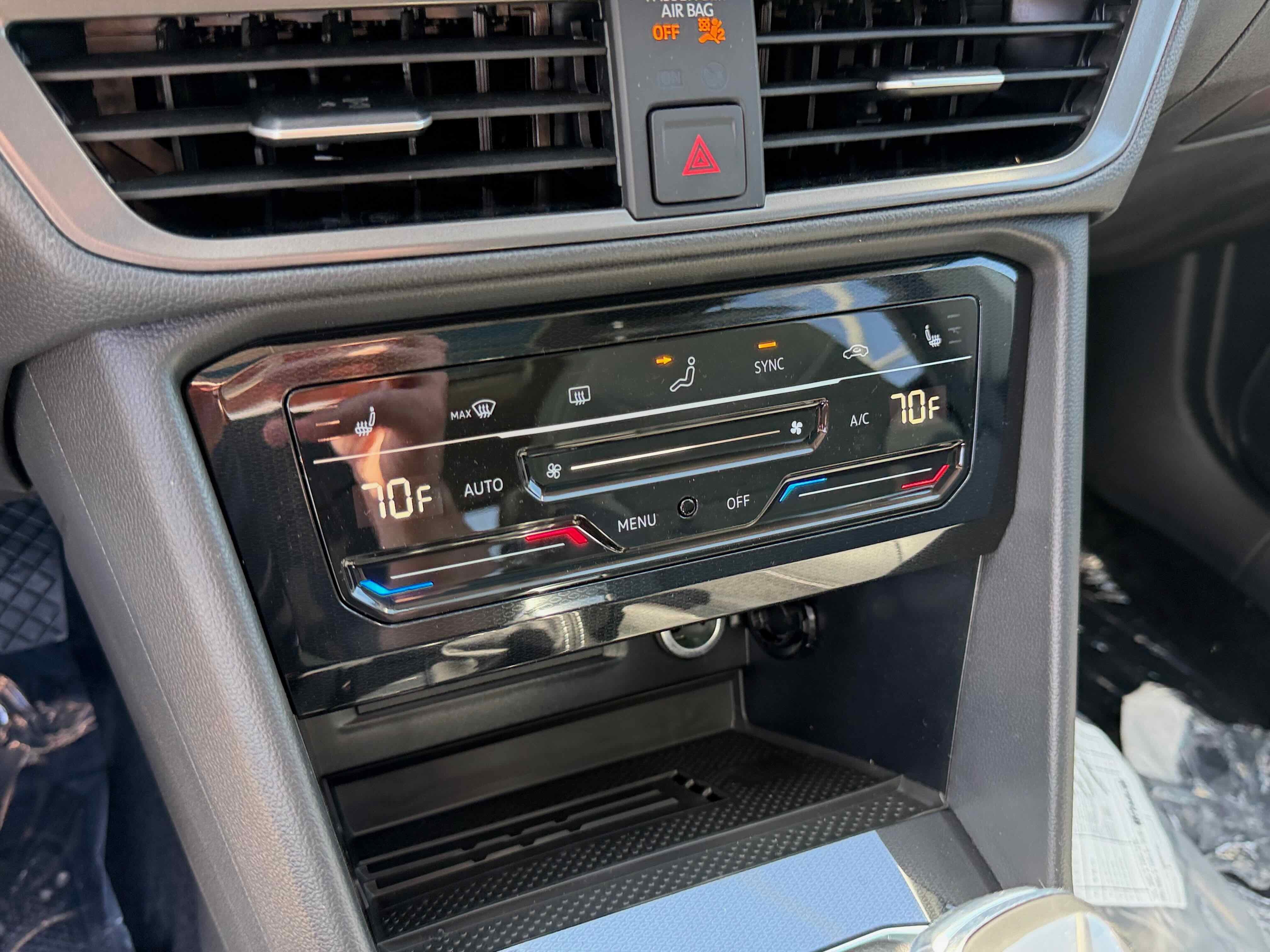 2026 Volkswagen Taos SE Black