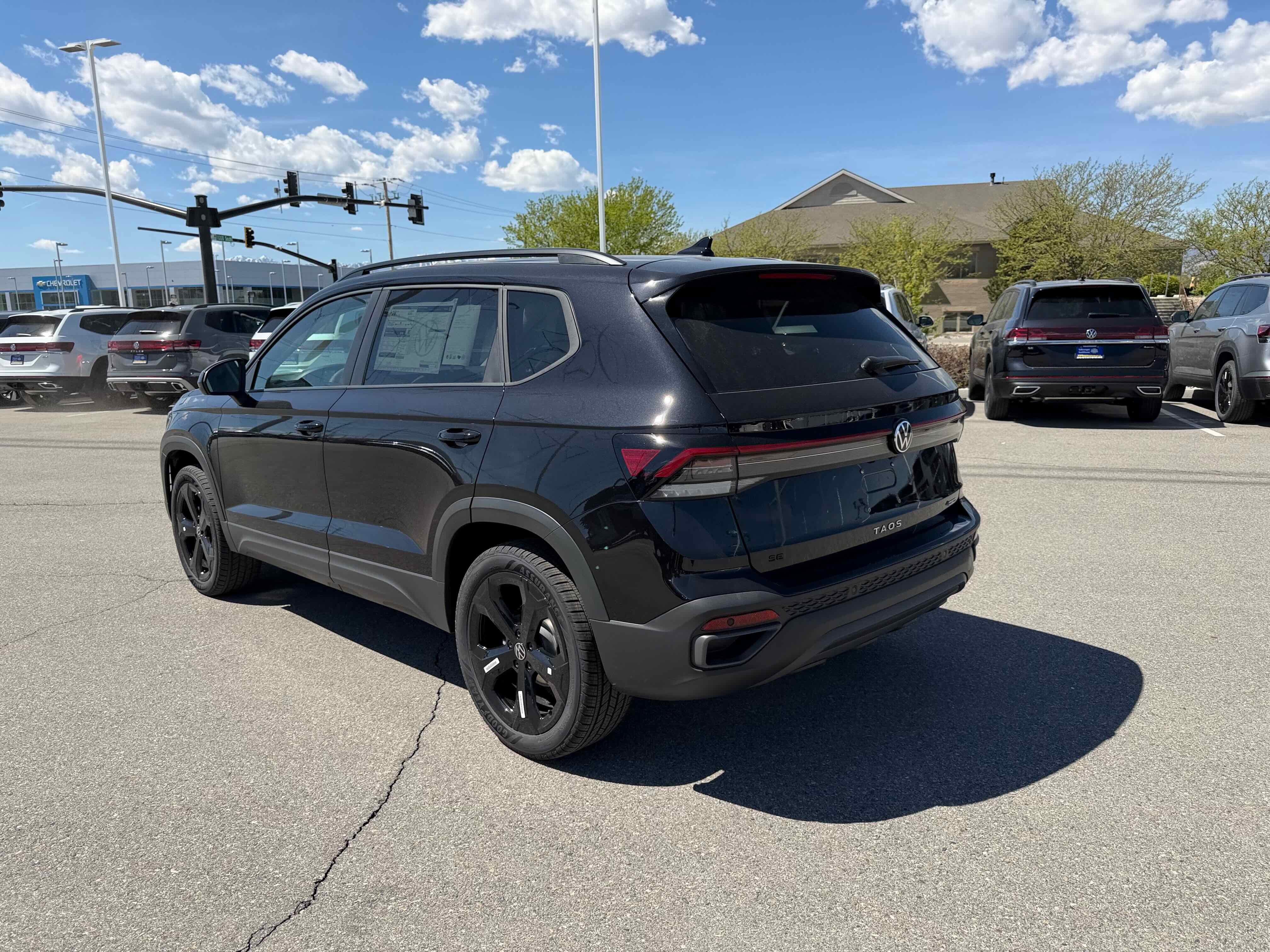 2026 Volkswagen Taos SE Black