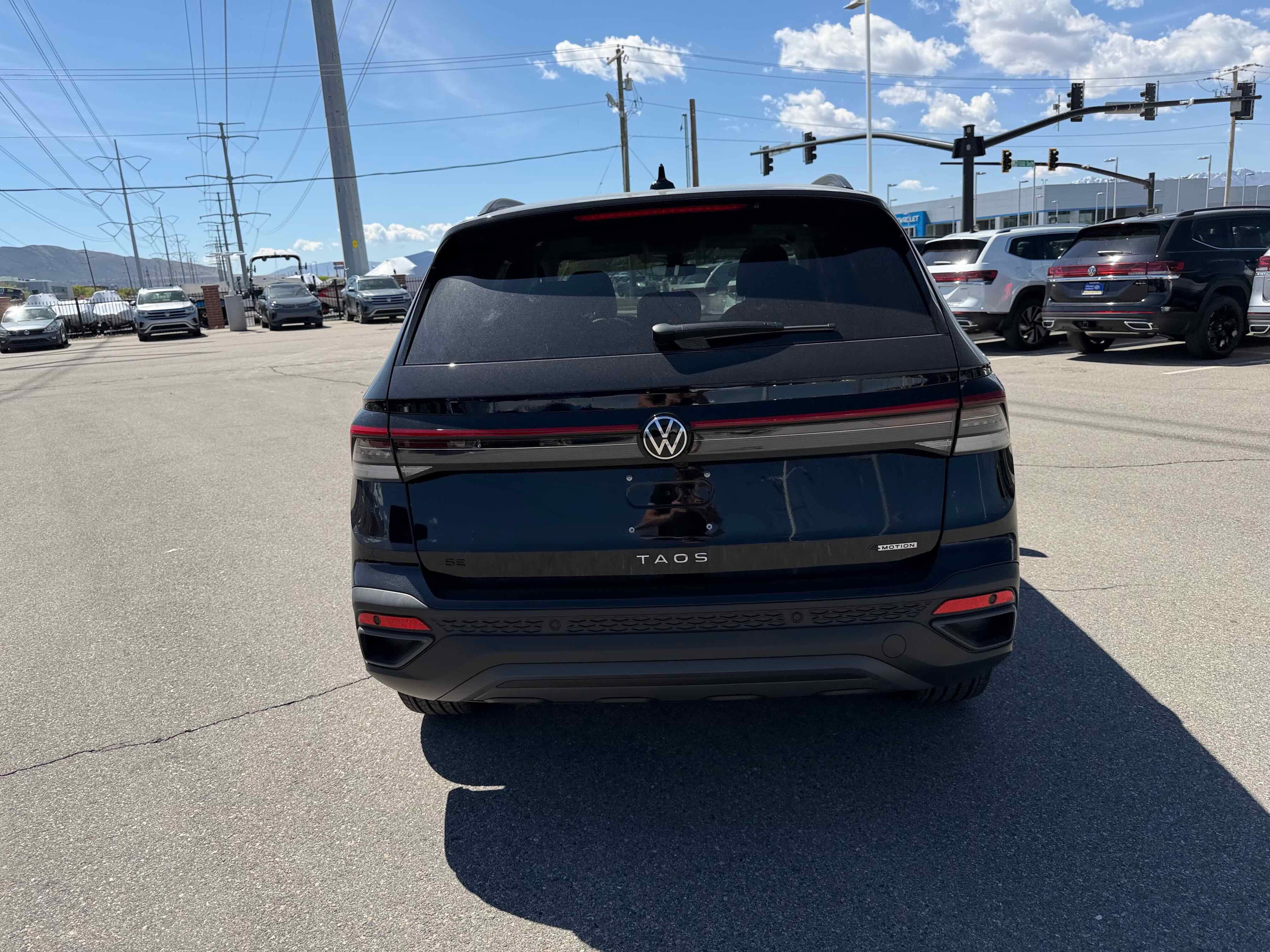 2026 Volkswagen Taos SE Black