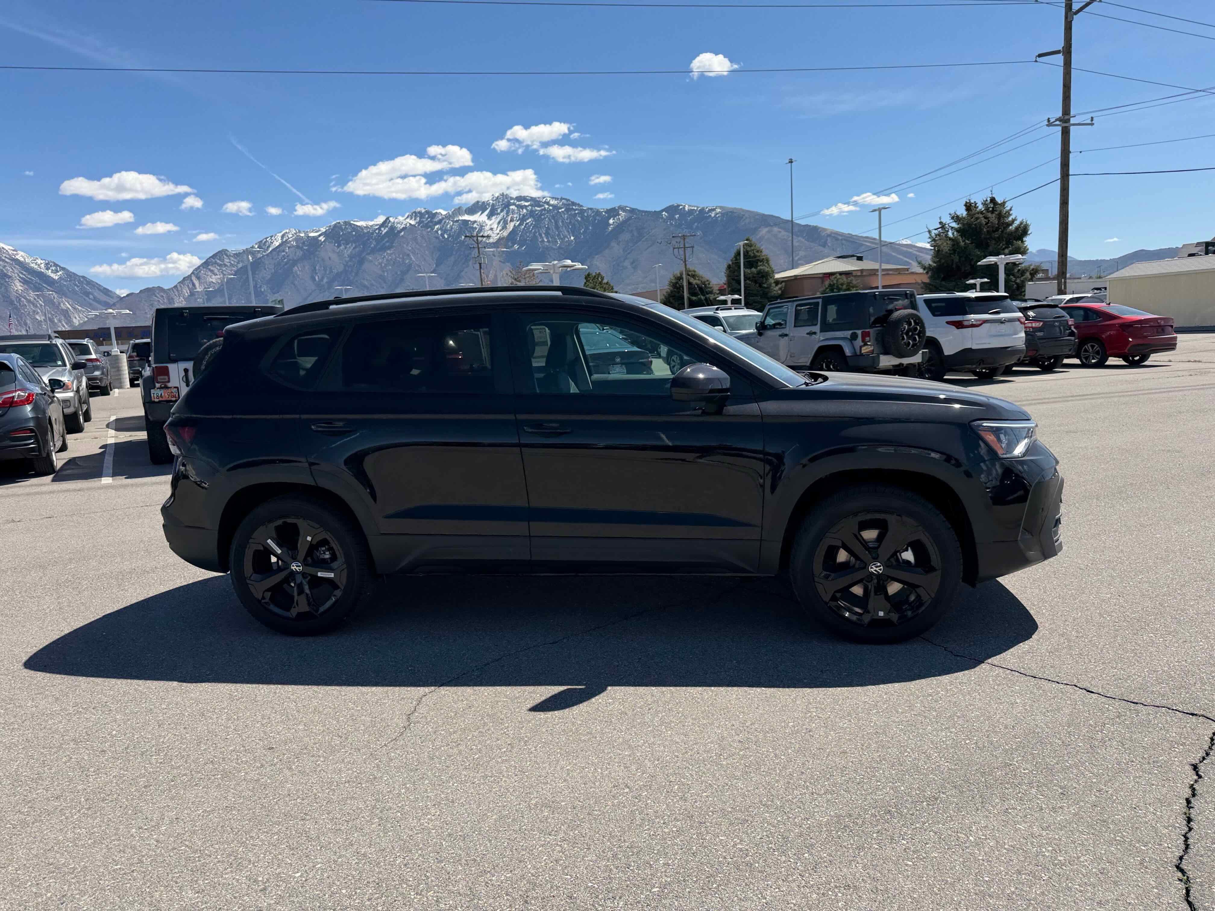 2026 Volkswagen Taos SE Black