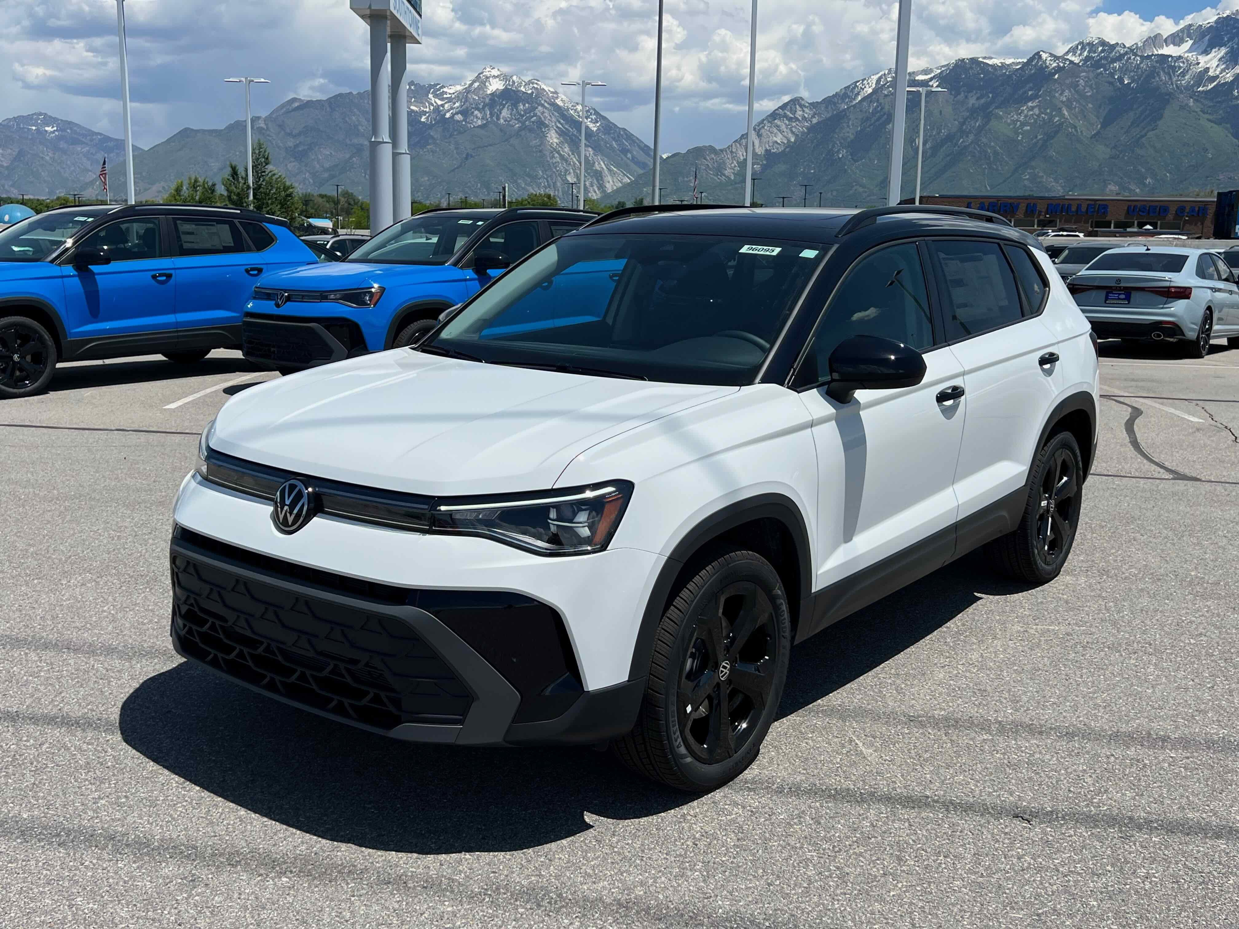 2025 Volkswagen Taos SE Black