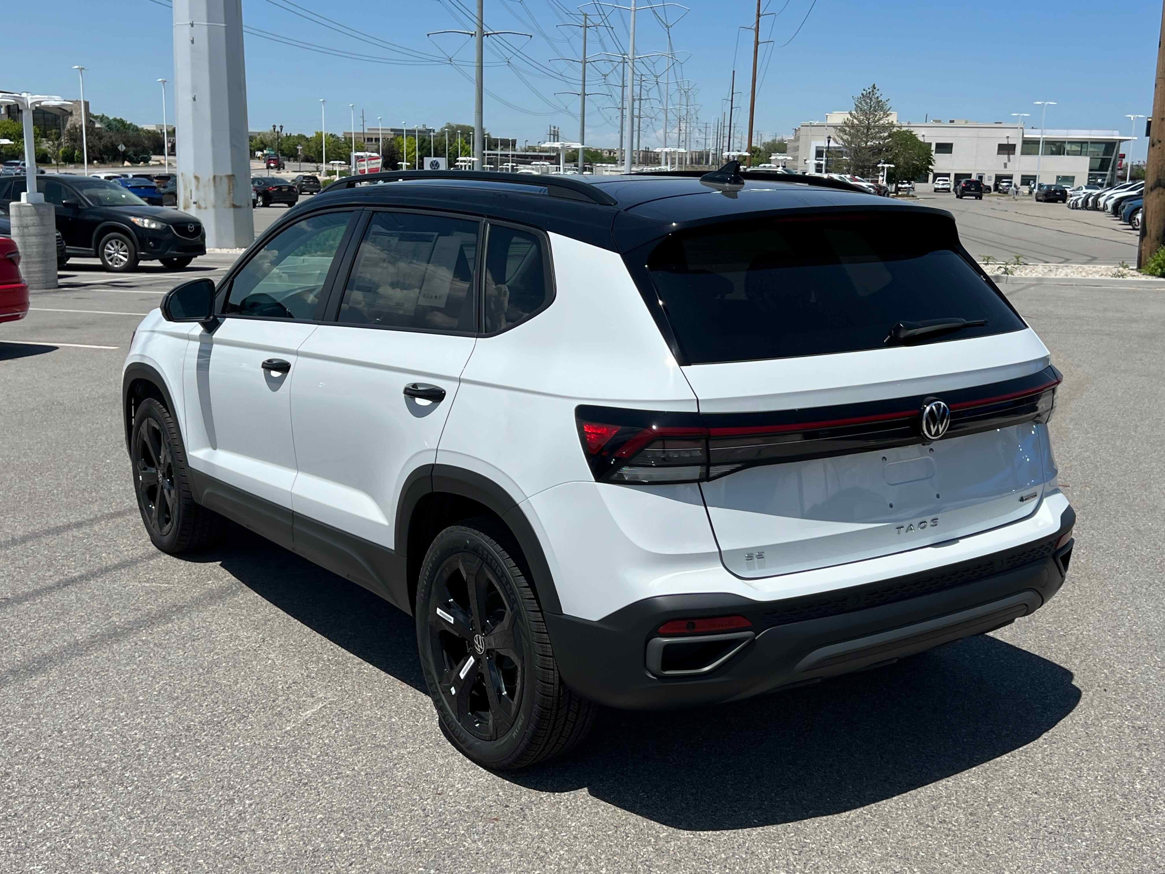 2025 Volkswagen Taos SE Black