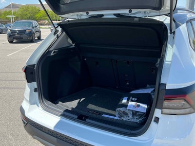 2025 Volkswagen Taos SE Black