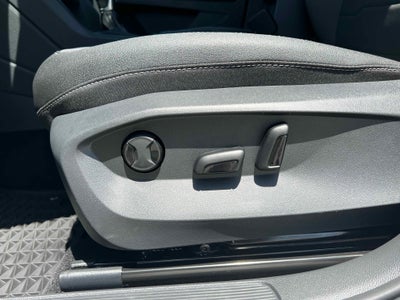 2025 Volkswagen Taos SE Black