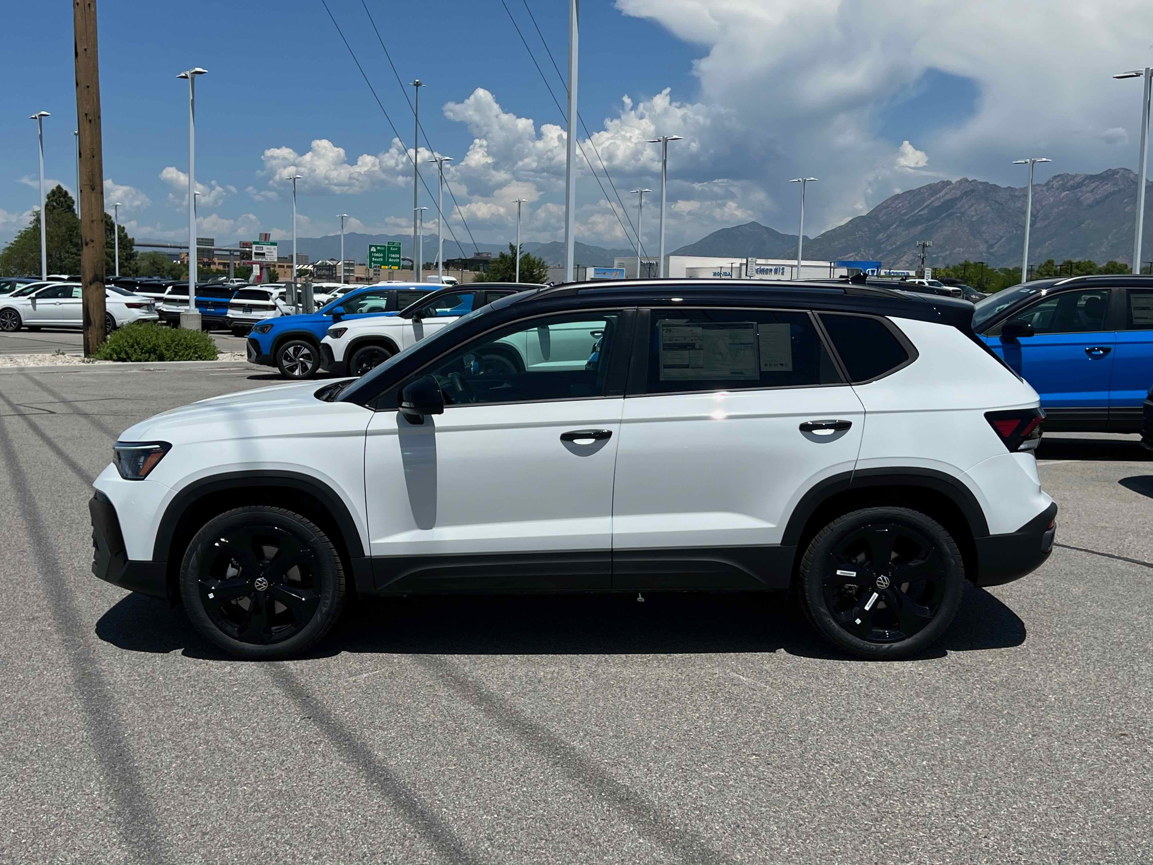 2025 Volkswagen Taos SE Black