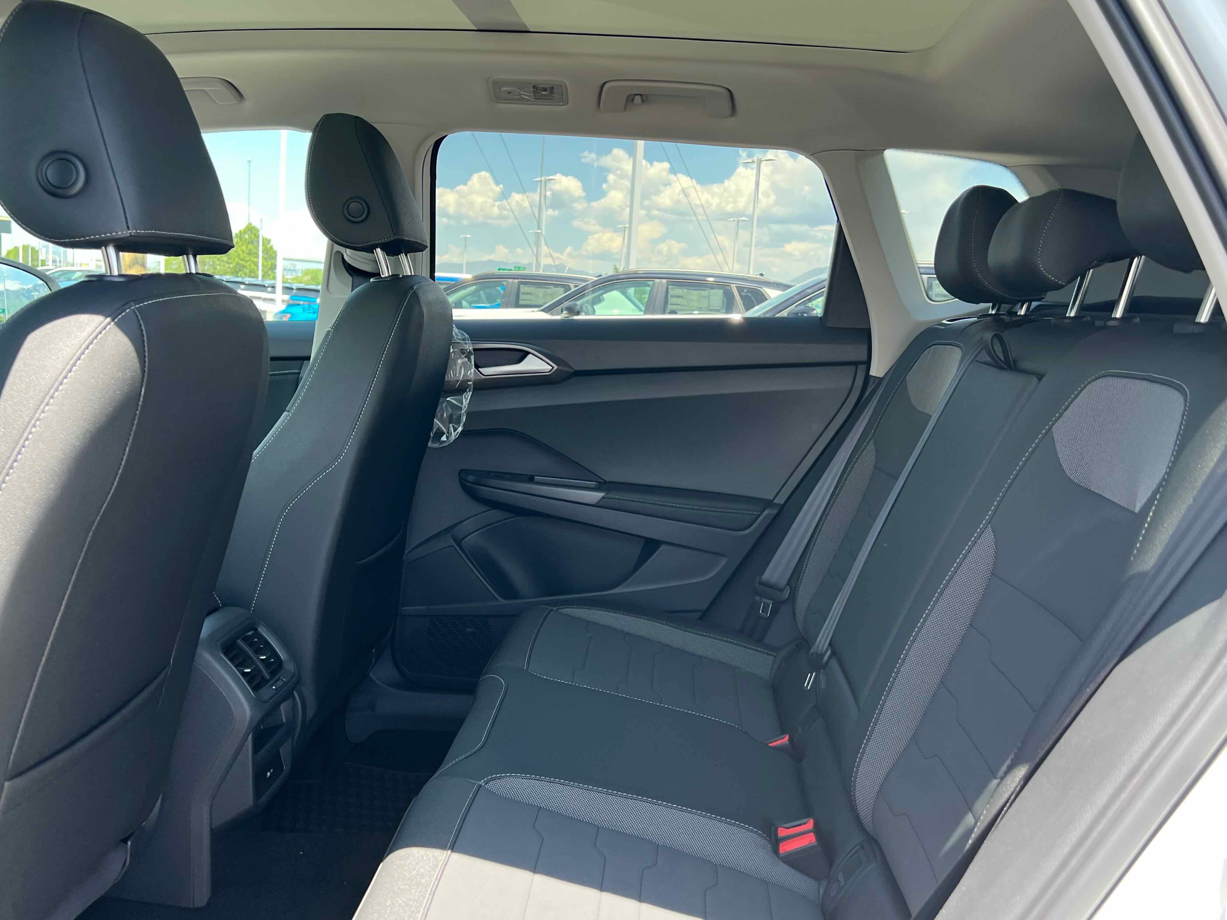 2025 Volkswagen Taos SE Black