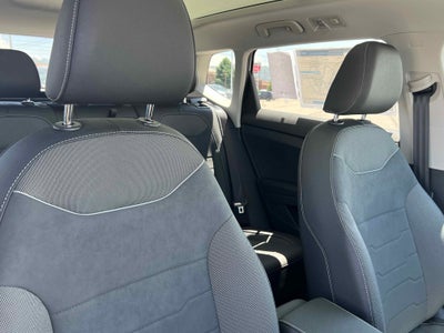 2025 Volkswagen Taos SE Black