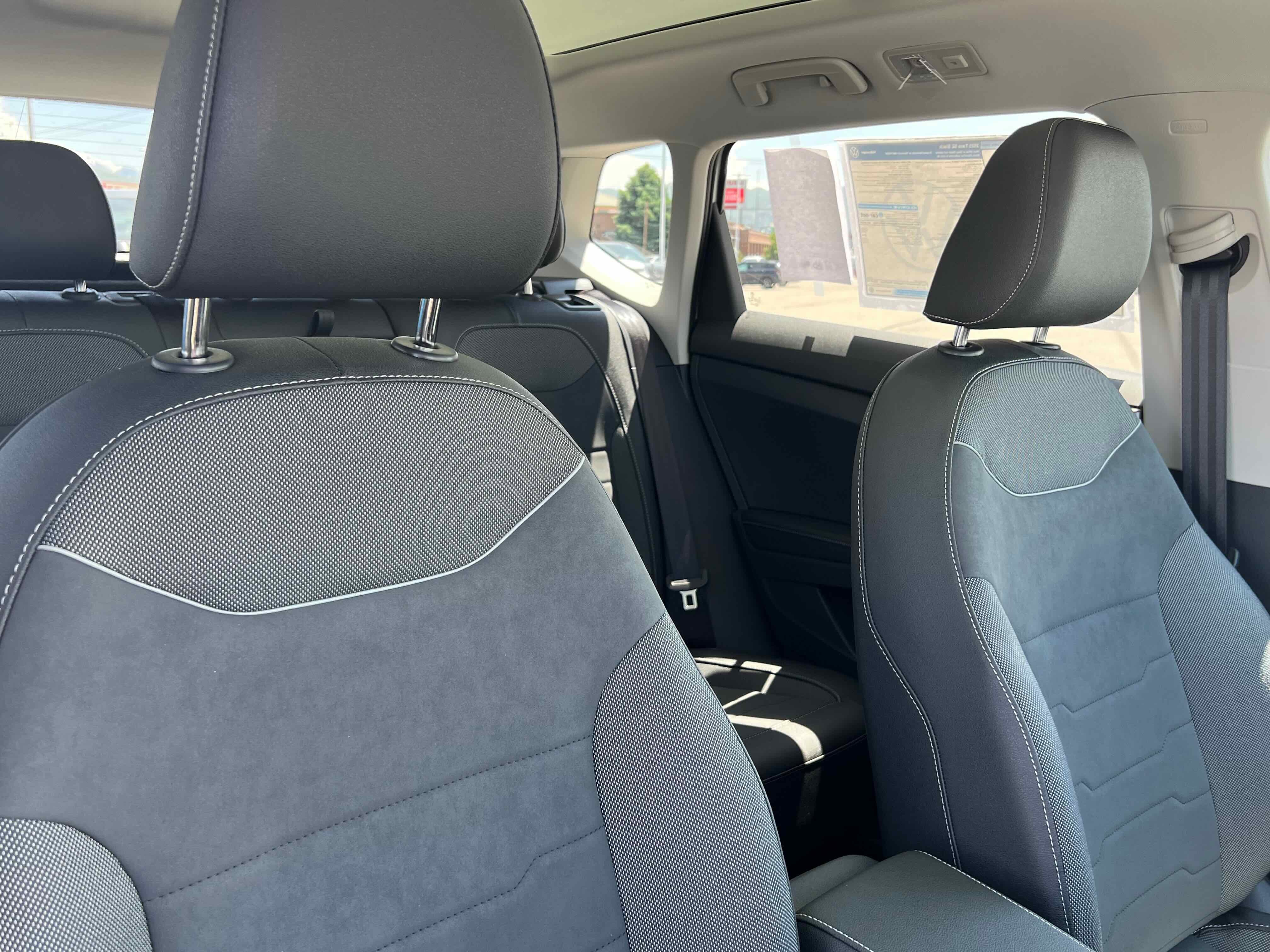 2025 Volkswagen Taos SE Black