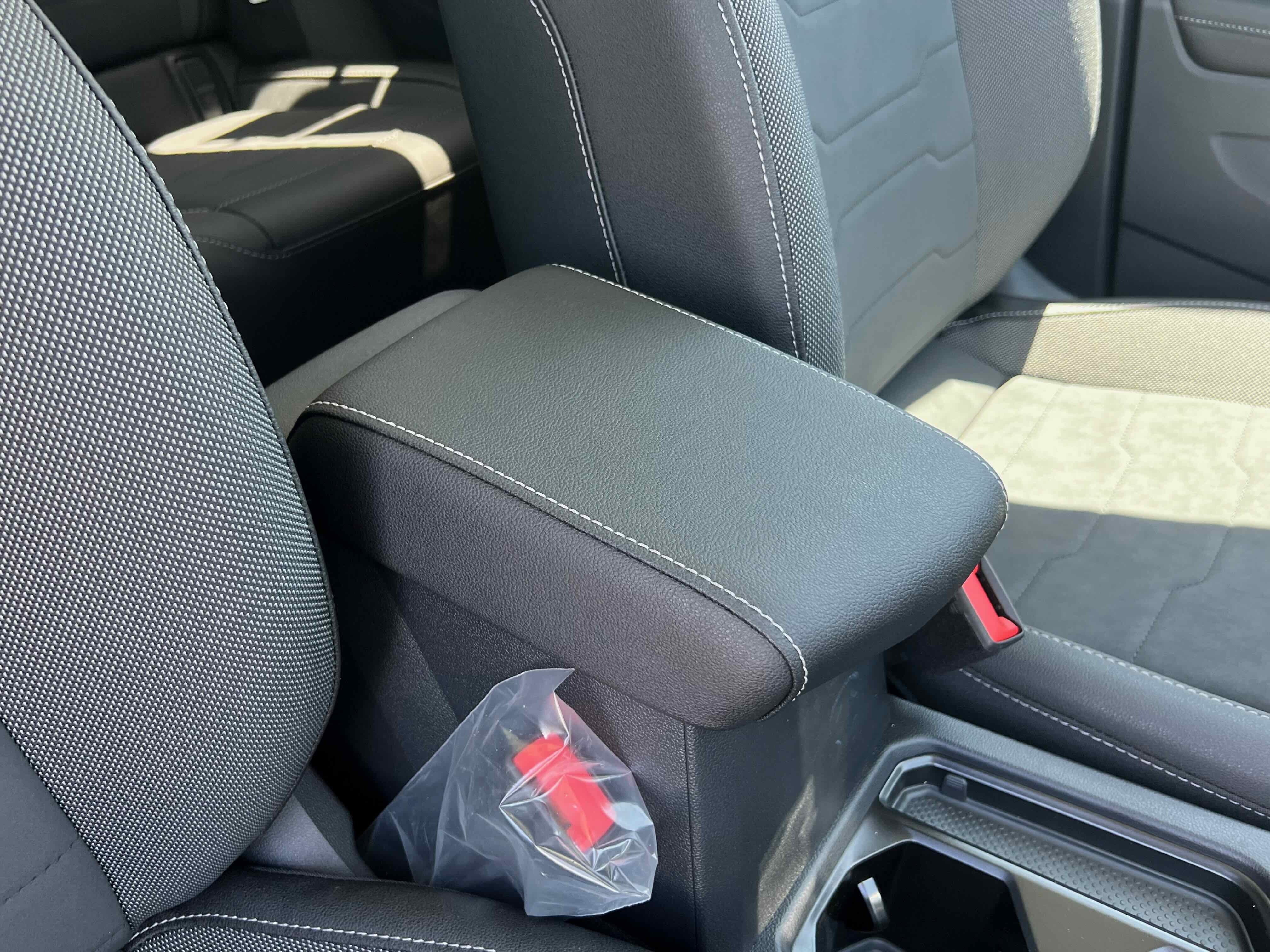 2025 Volkswagen Taos SE Black